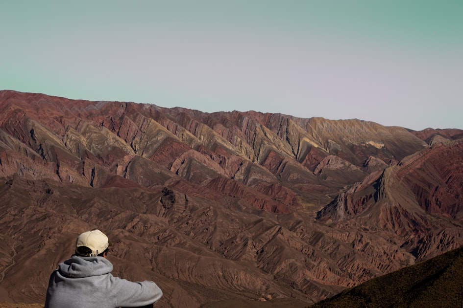 What Makes an Experience Worth Sharing? The Psychology of Local Discovery