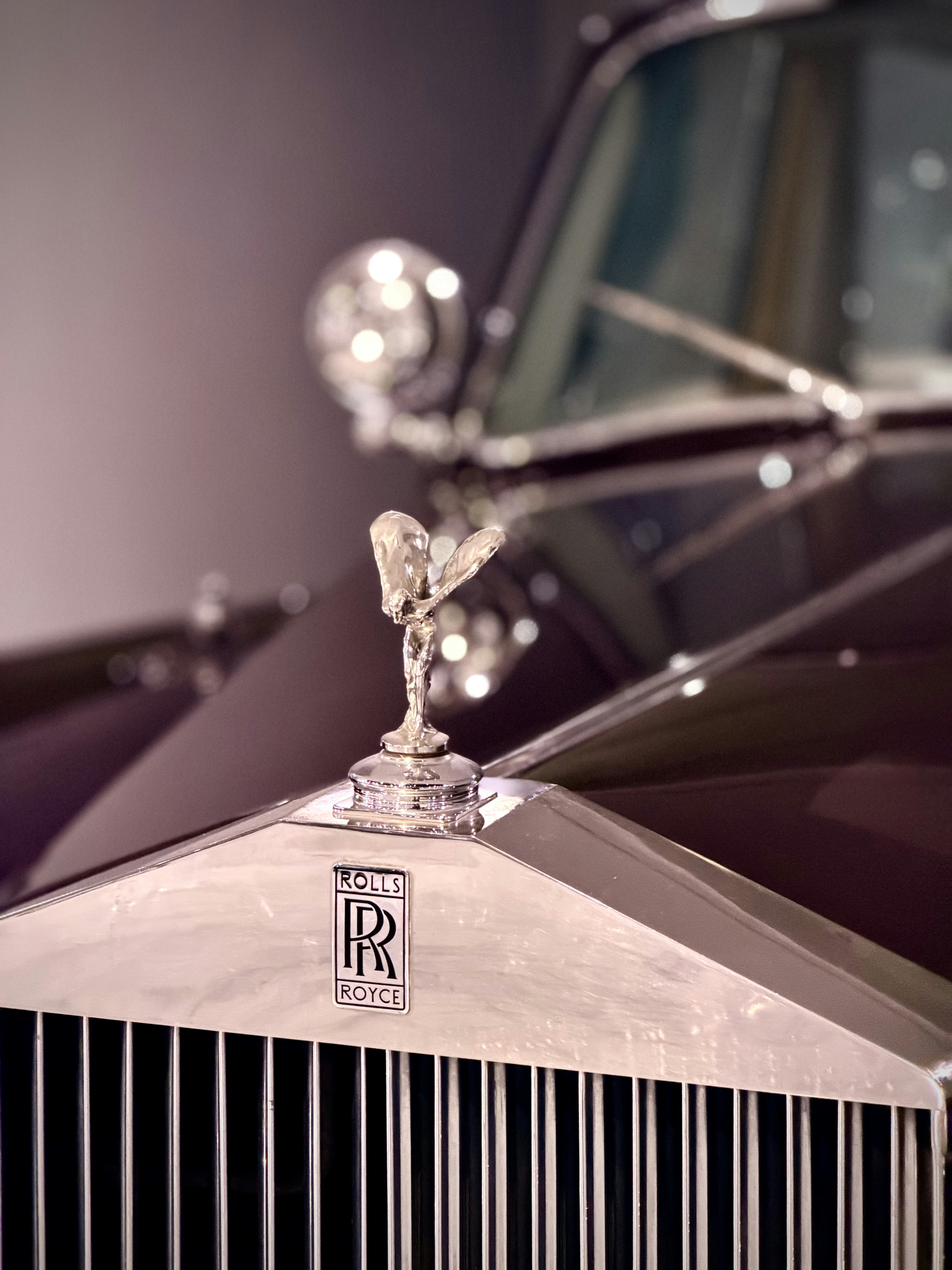 blog illustration, ilustrasi artikel Rolls-Royce Phantom: Majestic Luxury Wallpaper Collection 3
