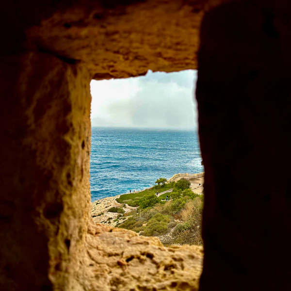 Destino turístico no exterior — Photo by Elijah Cobb on Unsplash