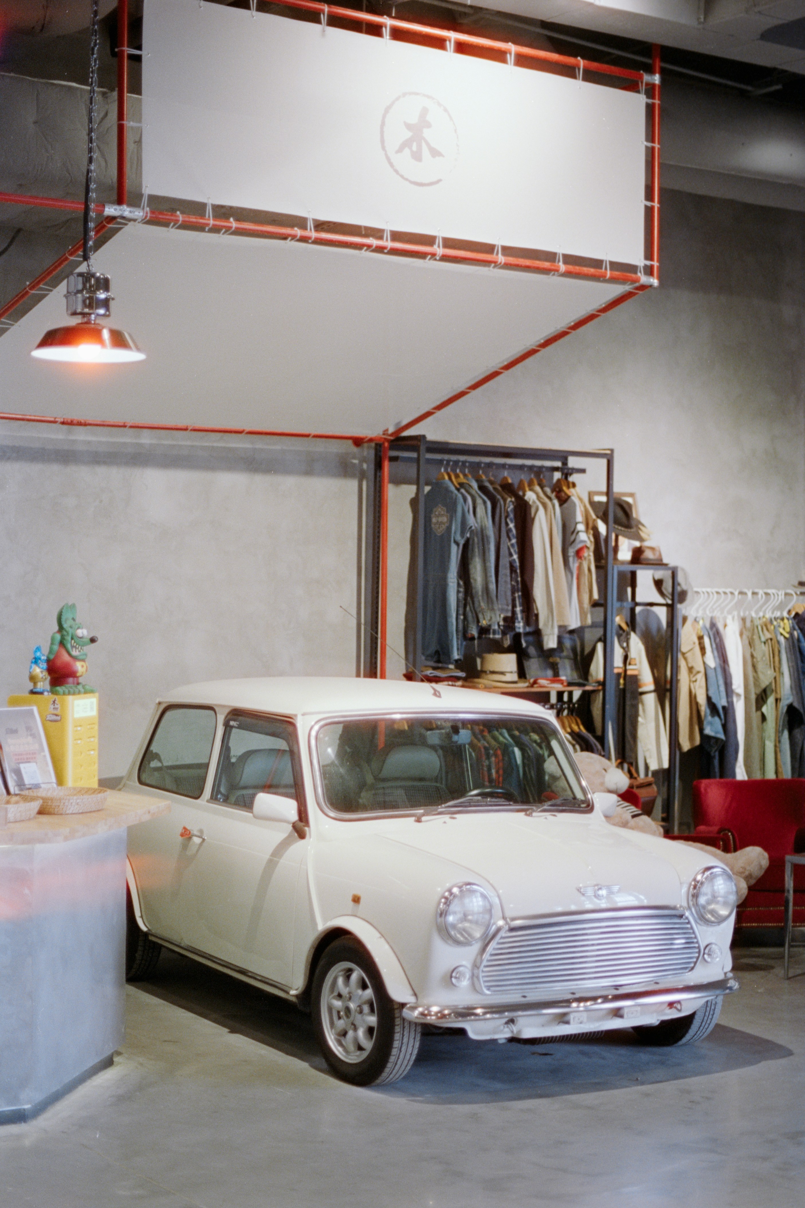 vintage clothing aesthetic, wallpaper, Thrift Store Style: Building a Wardrobe on a Budget 3