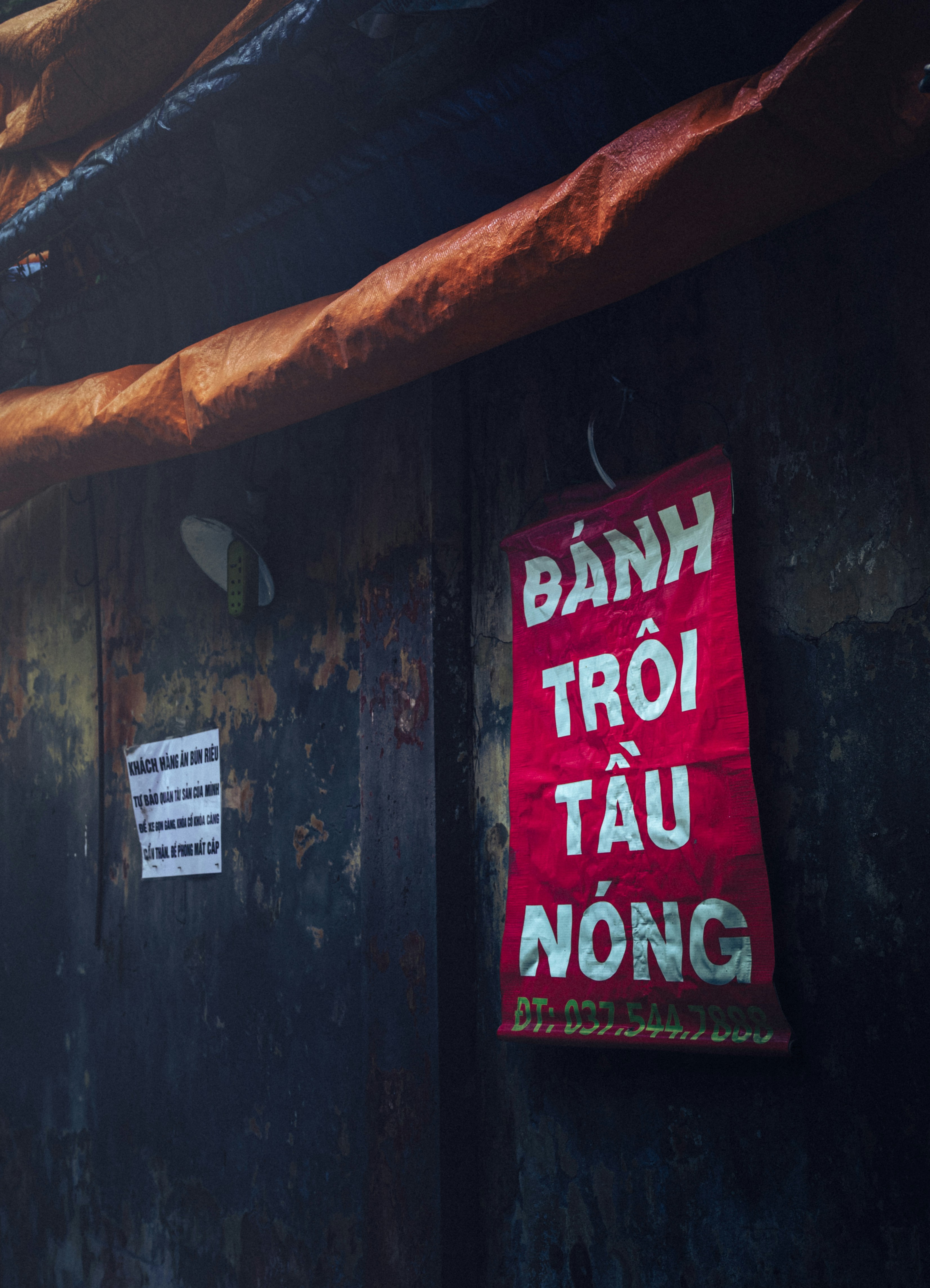 Traditional Dining Customs and Social Food Culture