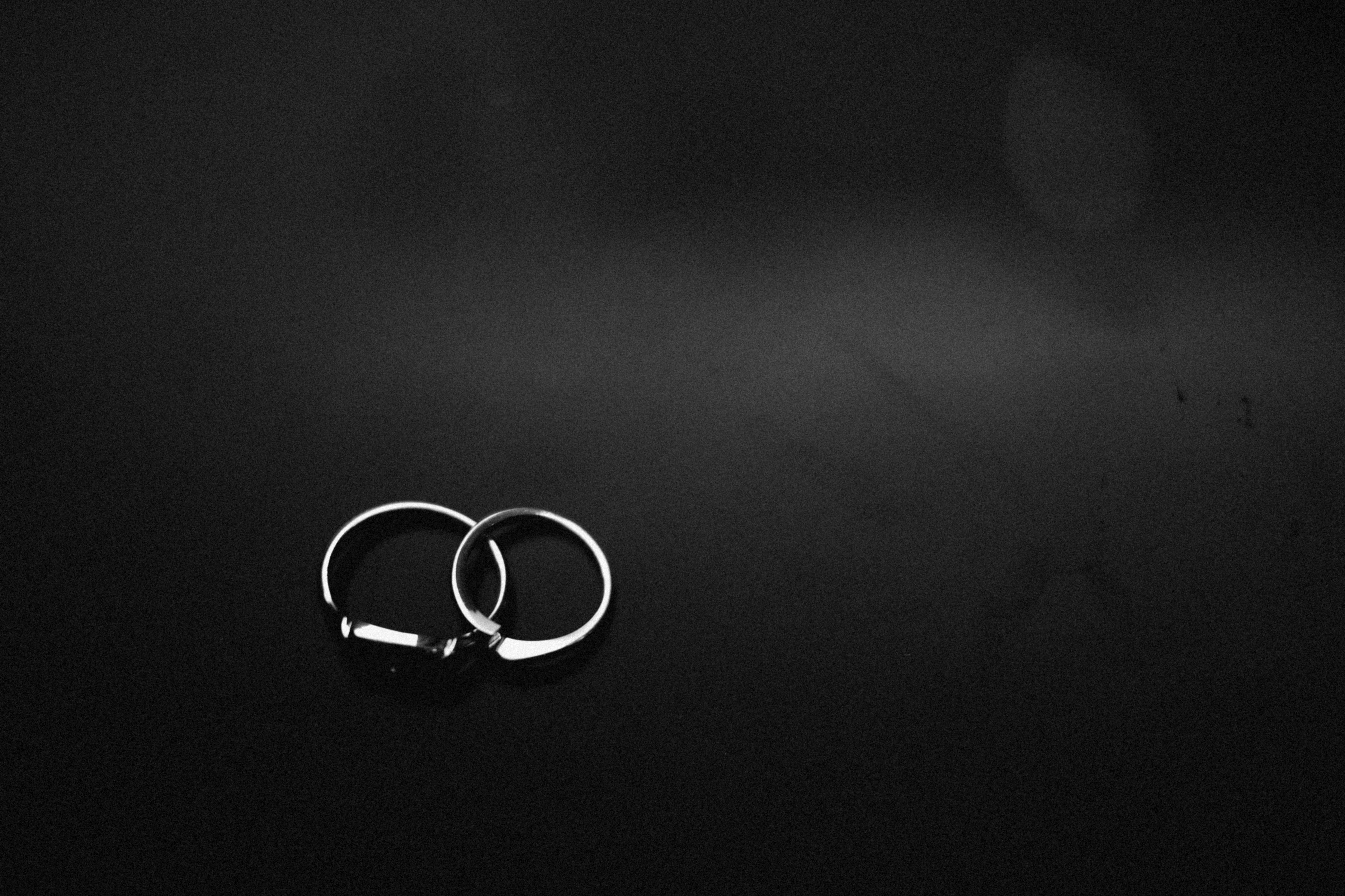 Two silver rings on a dark background photo – Free Love Image on Unsplash