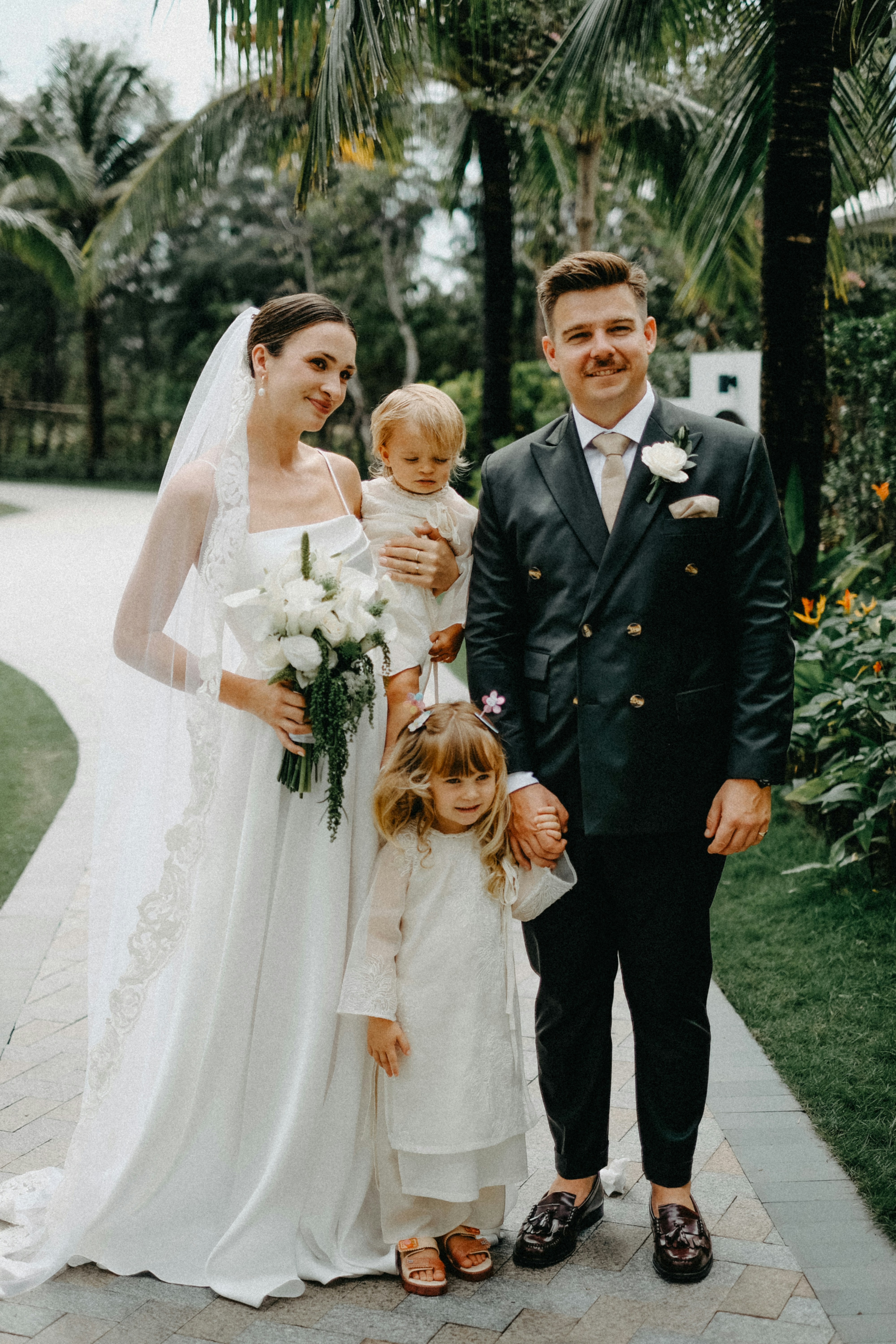 wedding family portrait, wallpaper, Introducing Families Before Wedding: A Guide 3