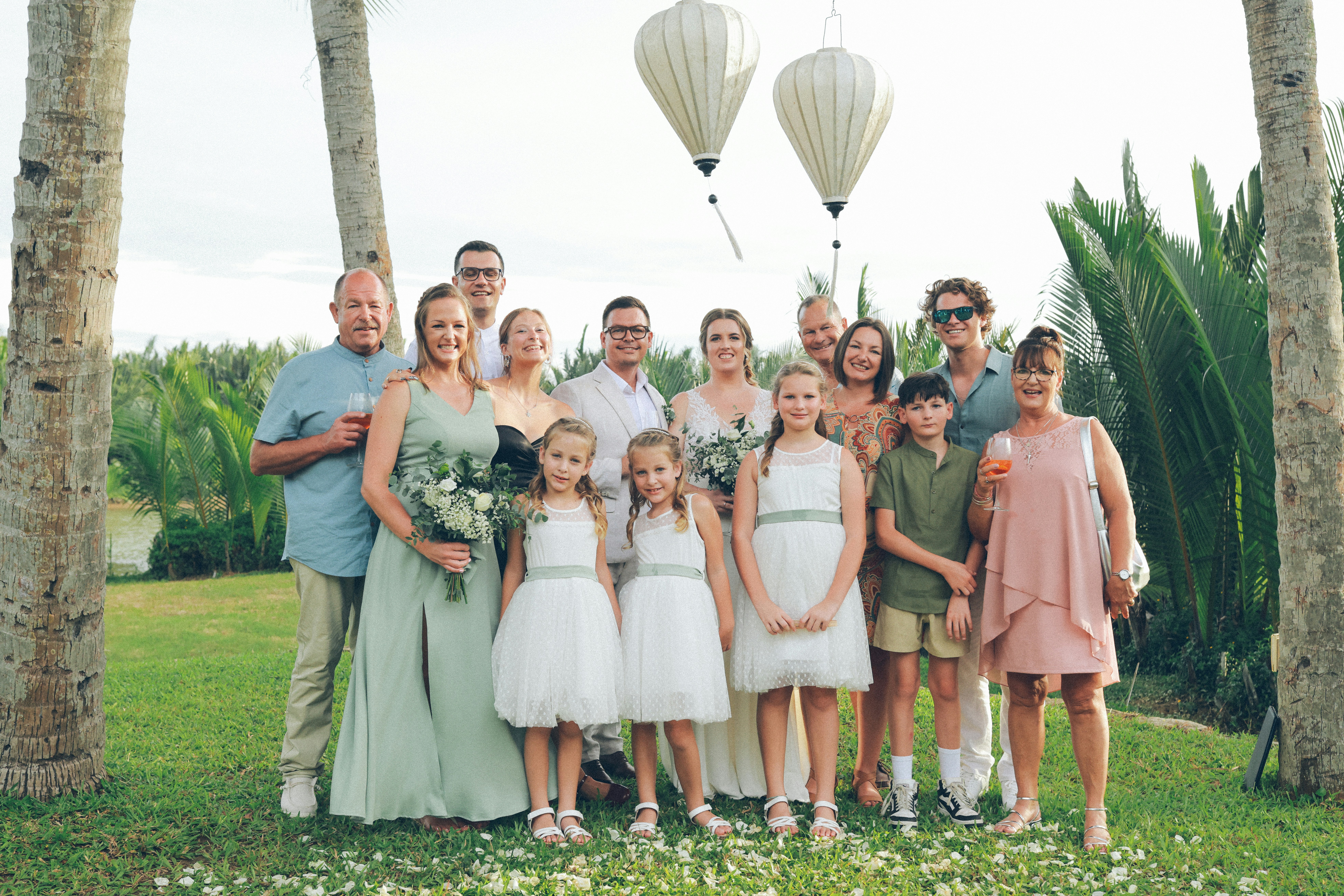 wedding family portrait, wallpaper, Introducing Families Before Wedding: A Guide 2