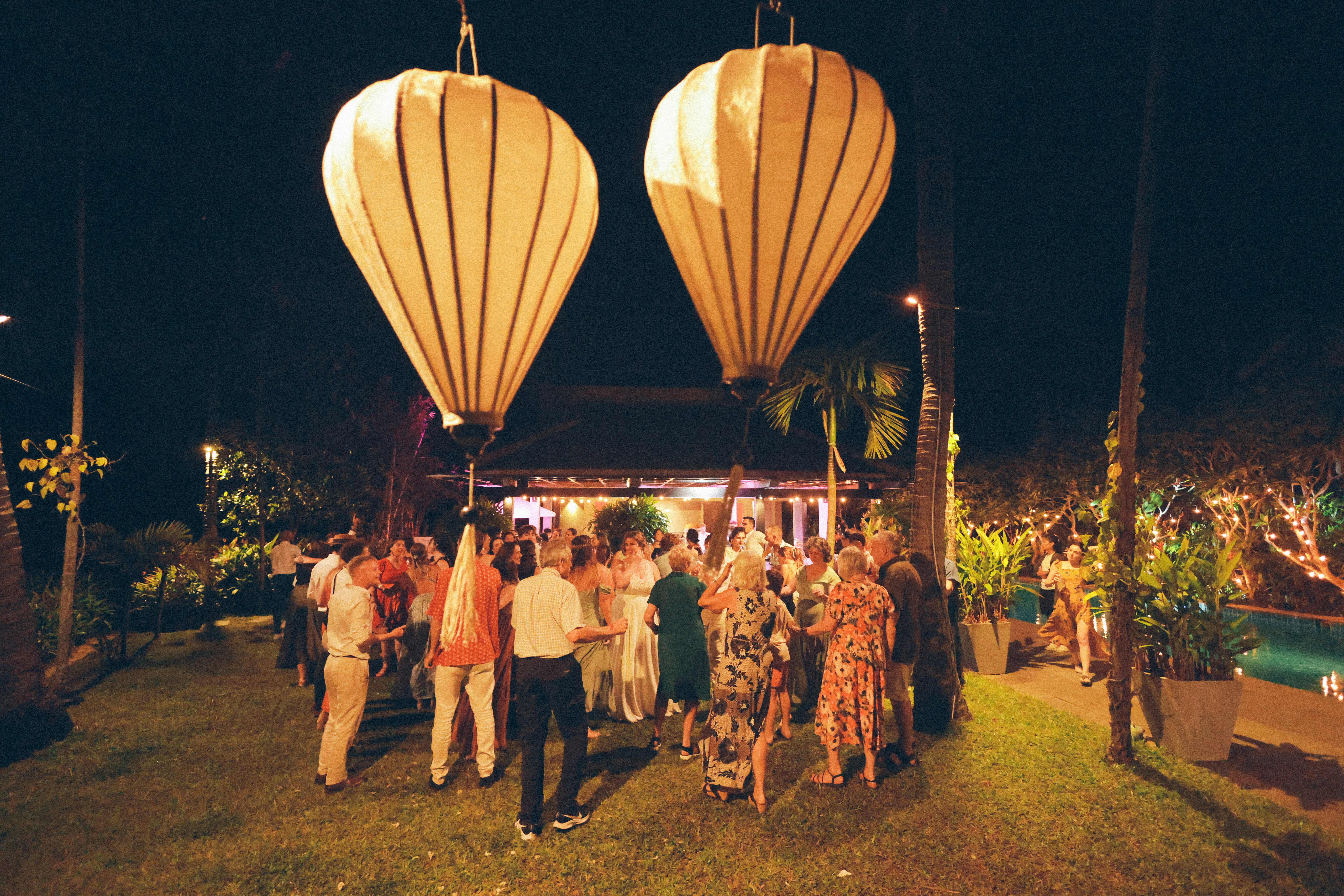 night party atmosphere, wallpaper, Wedding After-Party Ideas: 10 Ways to Keep the Night Going 1