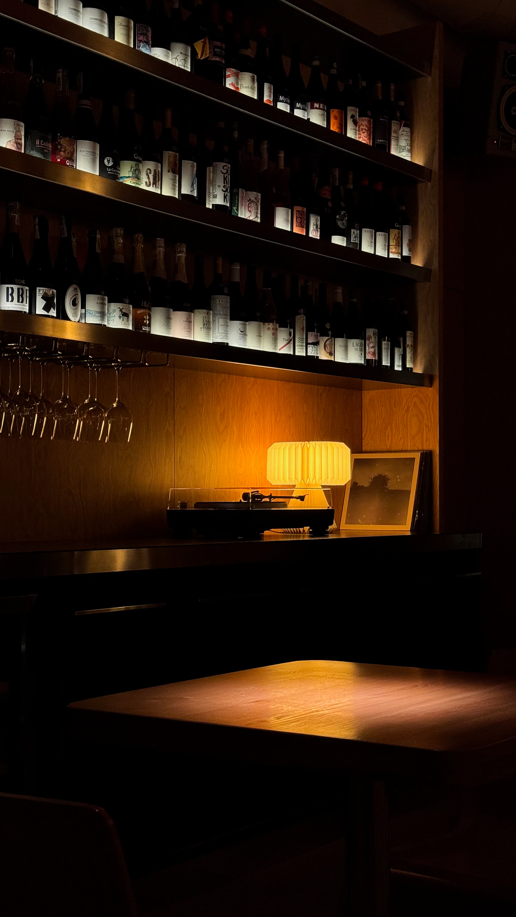 Intérieur d’un bar à vins