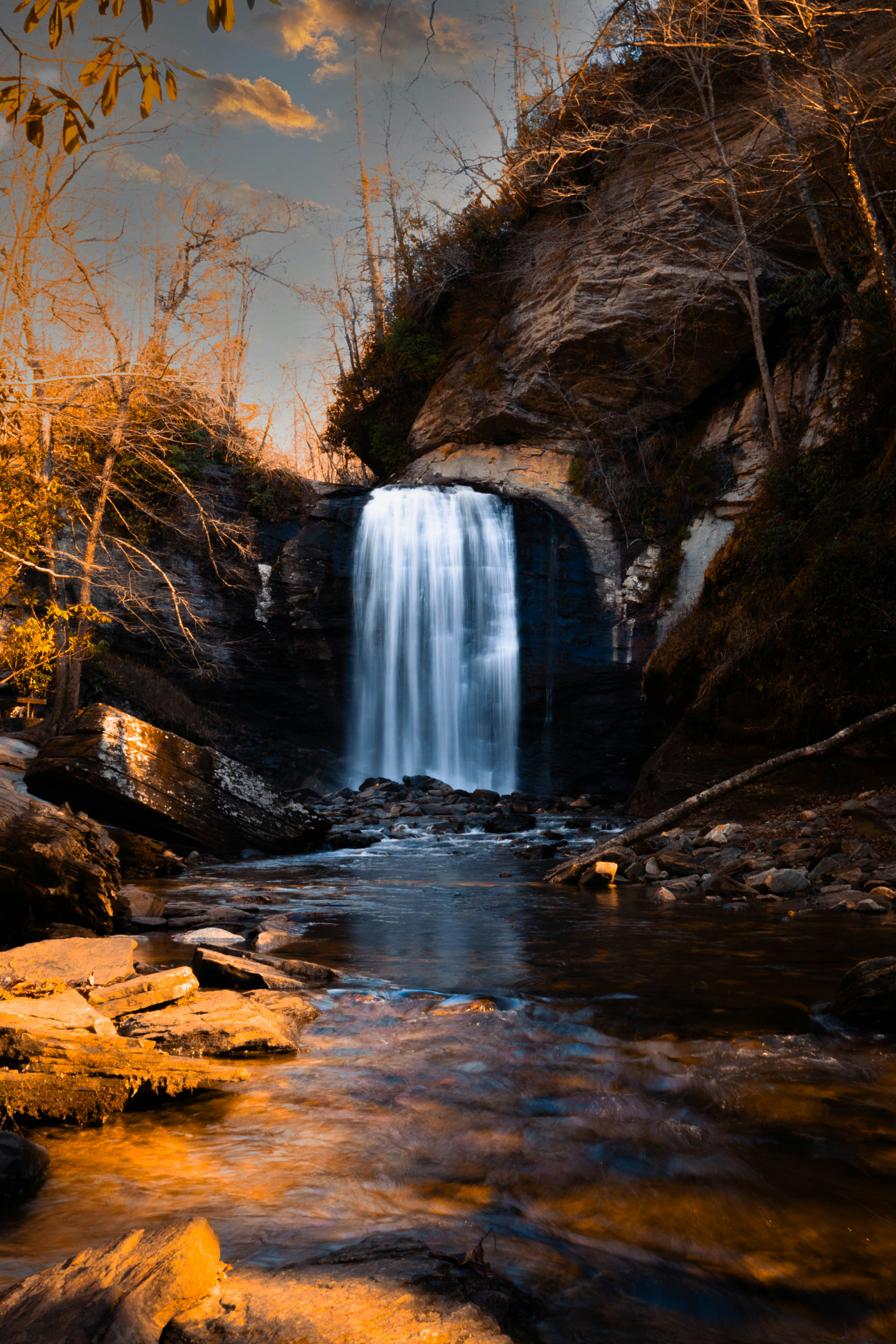 A majestic waterfall cascades down a rocky cliffside.