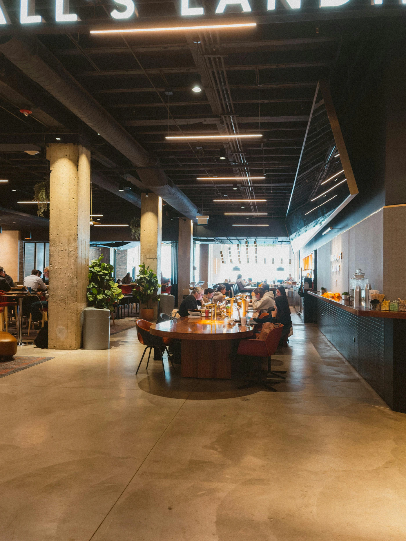 Concrete-floor communal