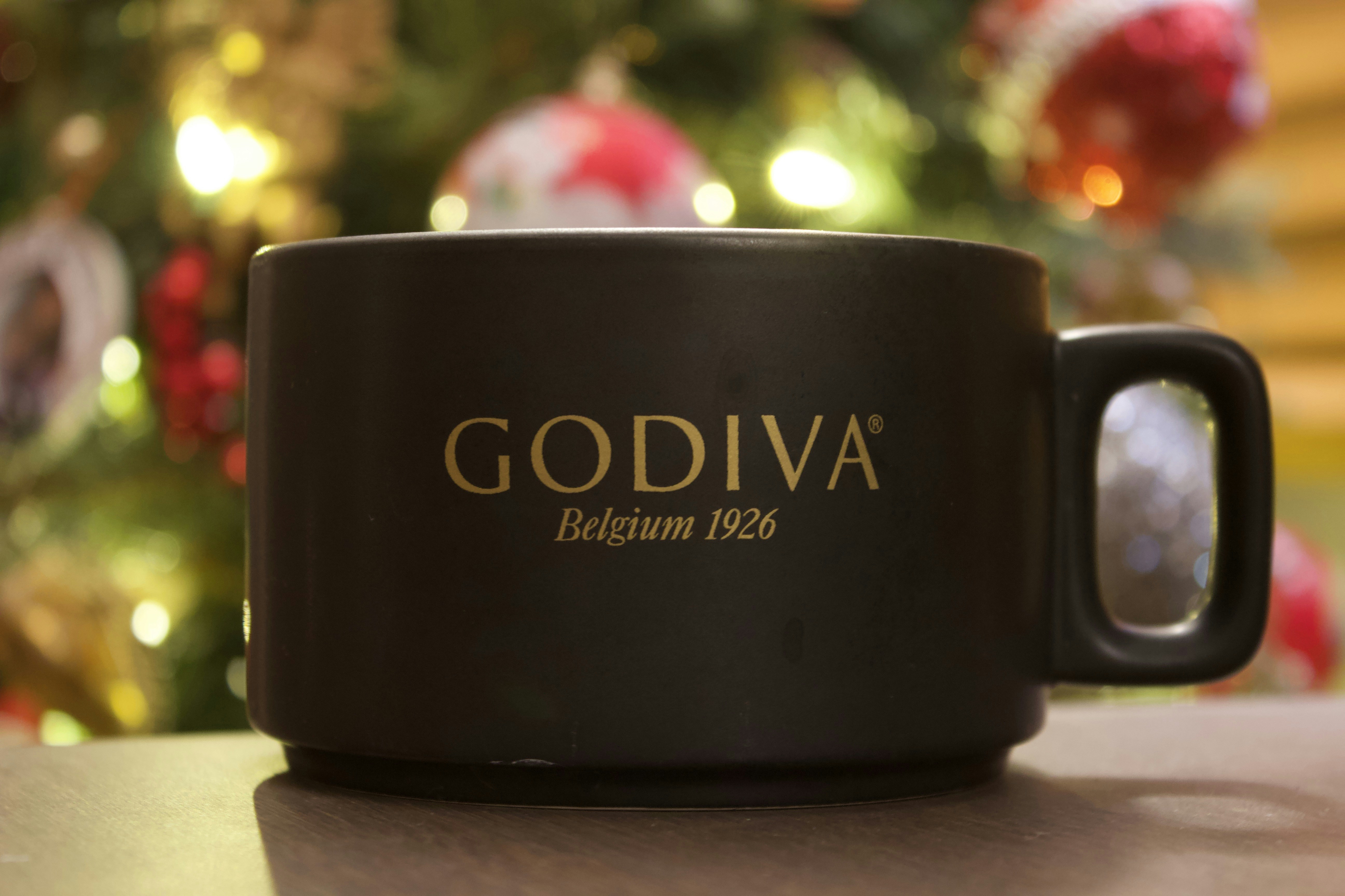 photo-1765743967093-8dca56a3aca1?ixid=M3wxMjA3fDB8MXxzZWFyY2h8Nnx8cHJlc2VudHMlMjBmb3IlMjBjb2ZmZWUlMjBsb3ZlcnN8ZW58MHx8fHwxNzcyNTc3MjUyfDA\u0026ixlib=rb-4.1.0