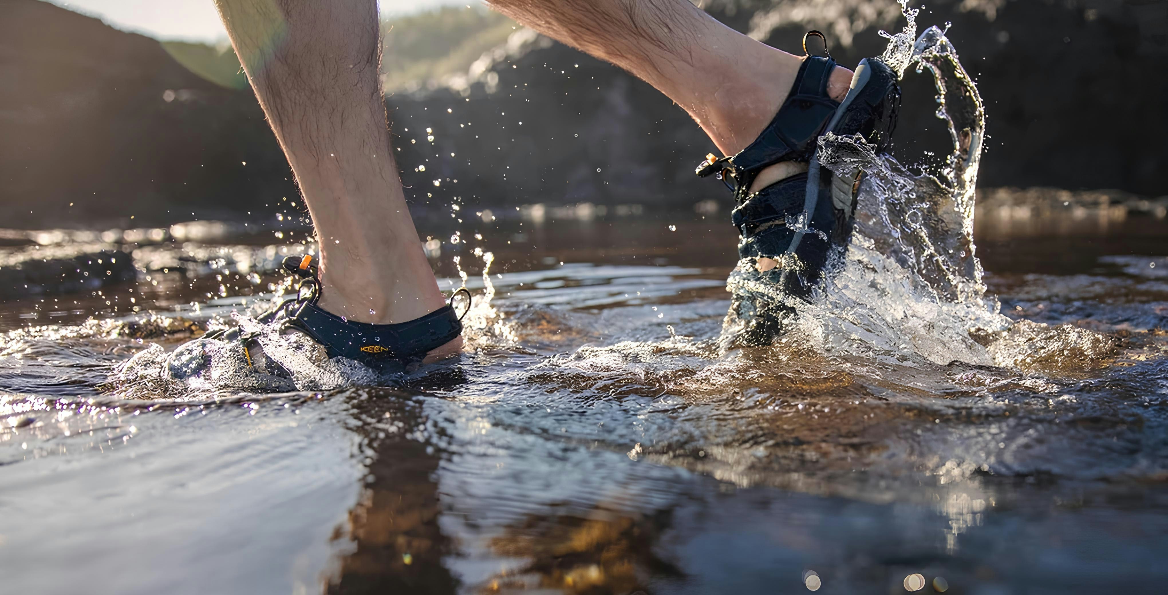 keen newport h2で川を歩くイメージ