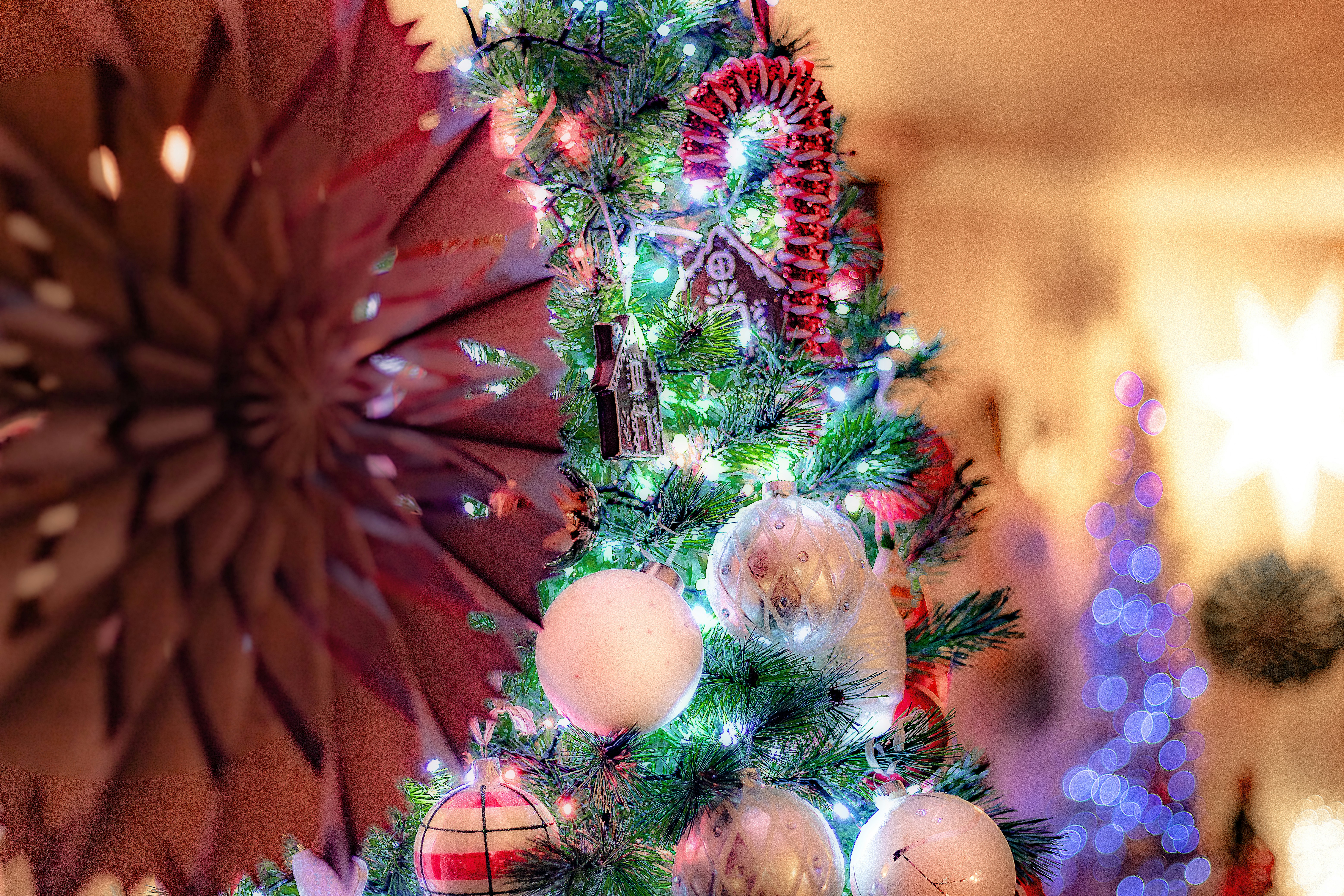 A decorated christmas tree with ornaments and lights.