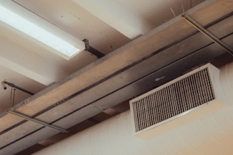 Industrial ceiling with ventilation and lighting