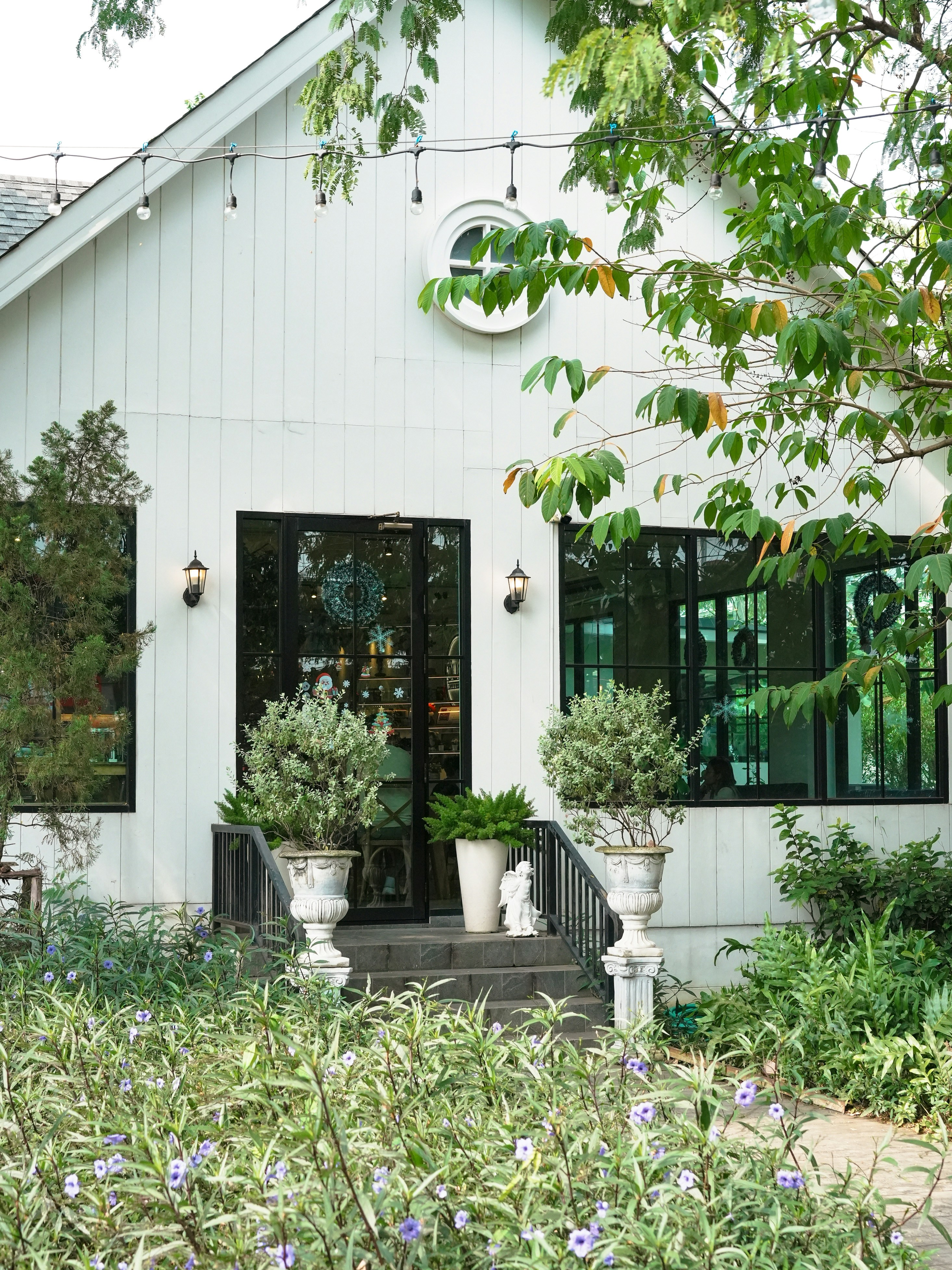 Photo by maxinehuluwa