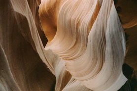 Smooth sandstone curves in a desert canyon