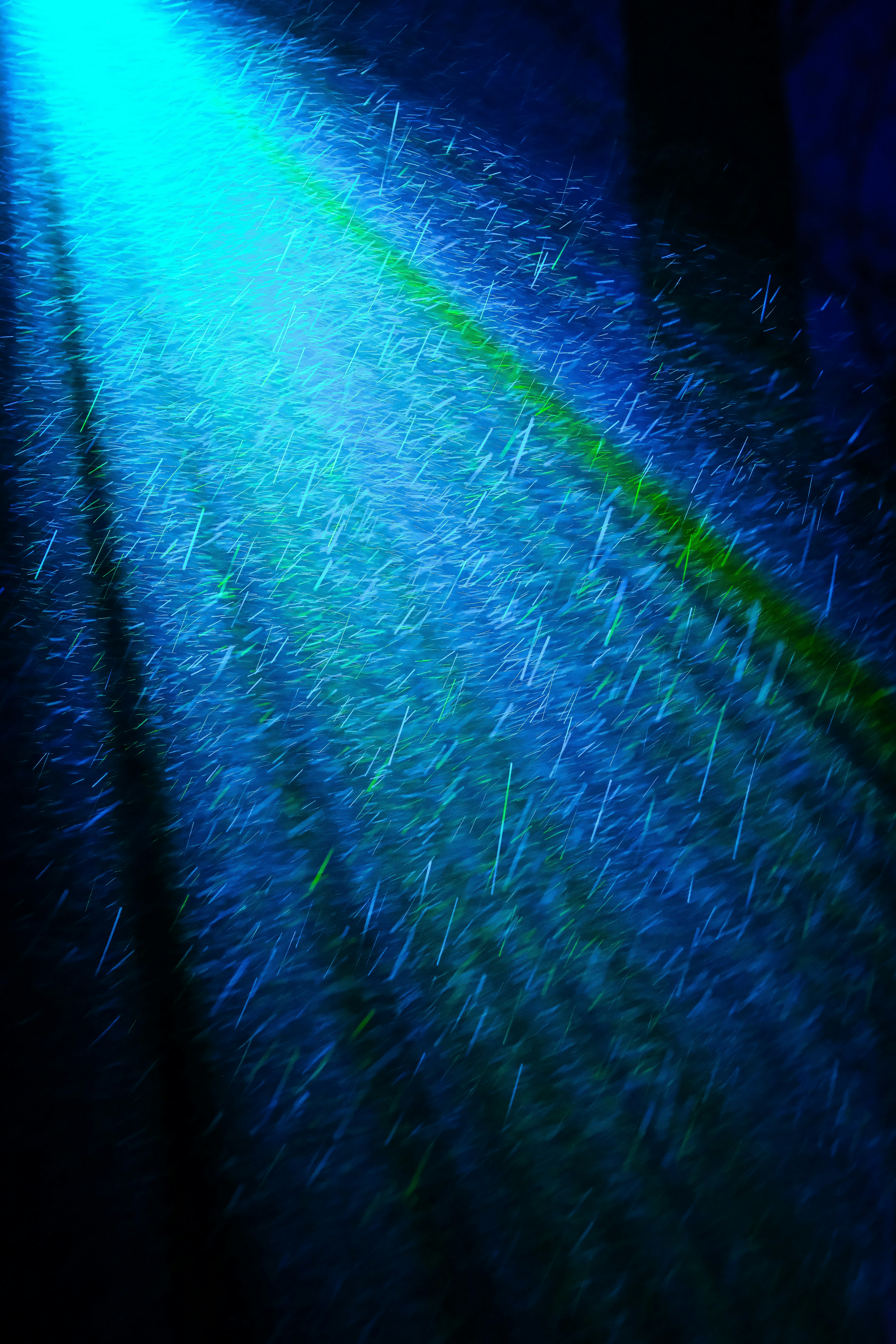 Strisce di luce blu astratte con linea verde