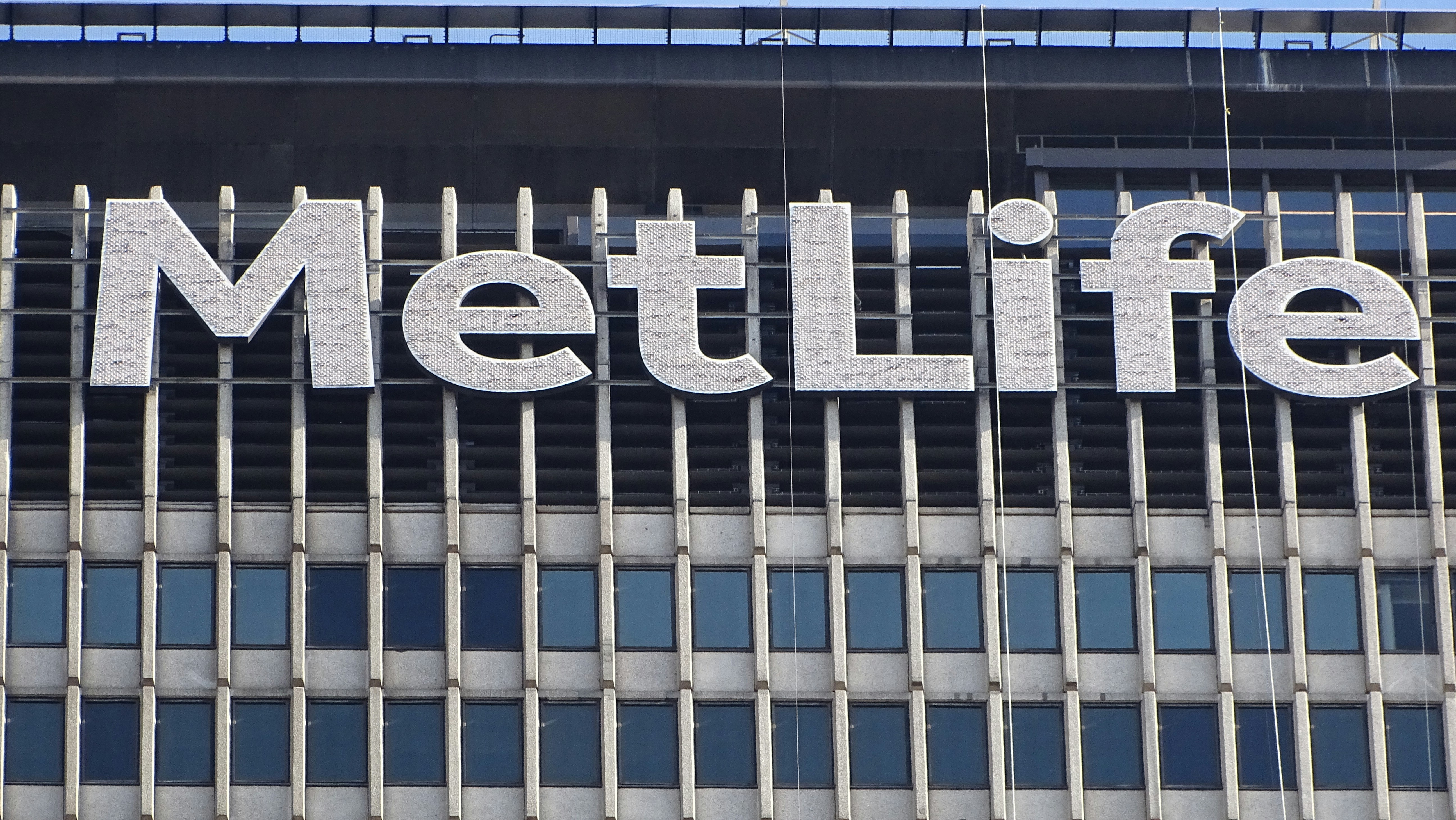 Metlife building exterior with large sign