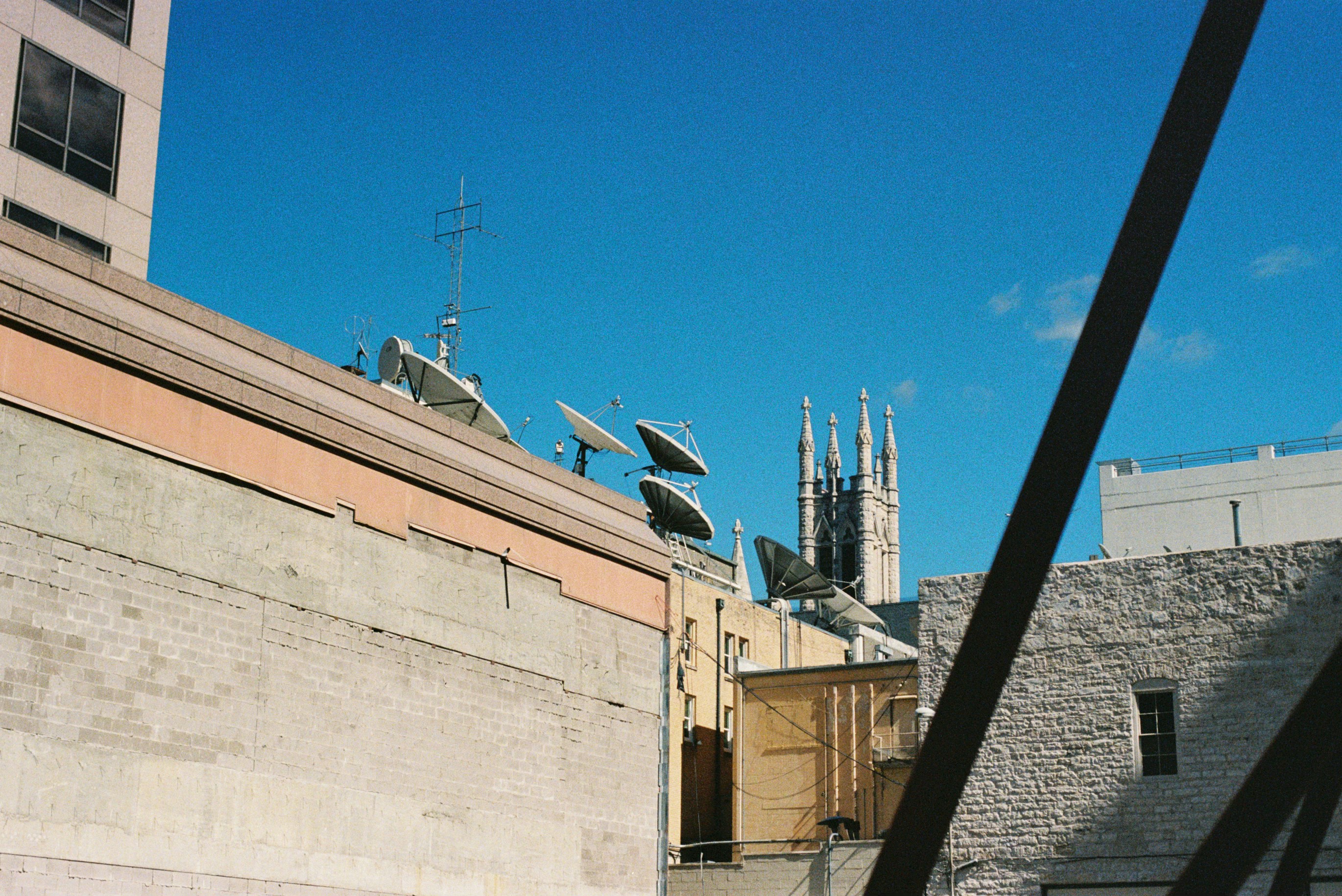 Photo 1765924168563 A67f8eedf2b9?crop=entropy&cs=tinysrgb&fit=max&fm=jpg&ixid=M3w1MjQ0NjR8MHwxfHNlYXJjaHwyfHxlbWVyZ2VuY3klMjByb29mJTIwcmVwYWlyJTIwQXVzdGlufGVufDB8MHx8fDE3NzEwNTk2Mjh8MA&ixlib=rb 4.1