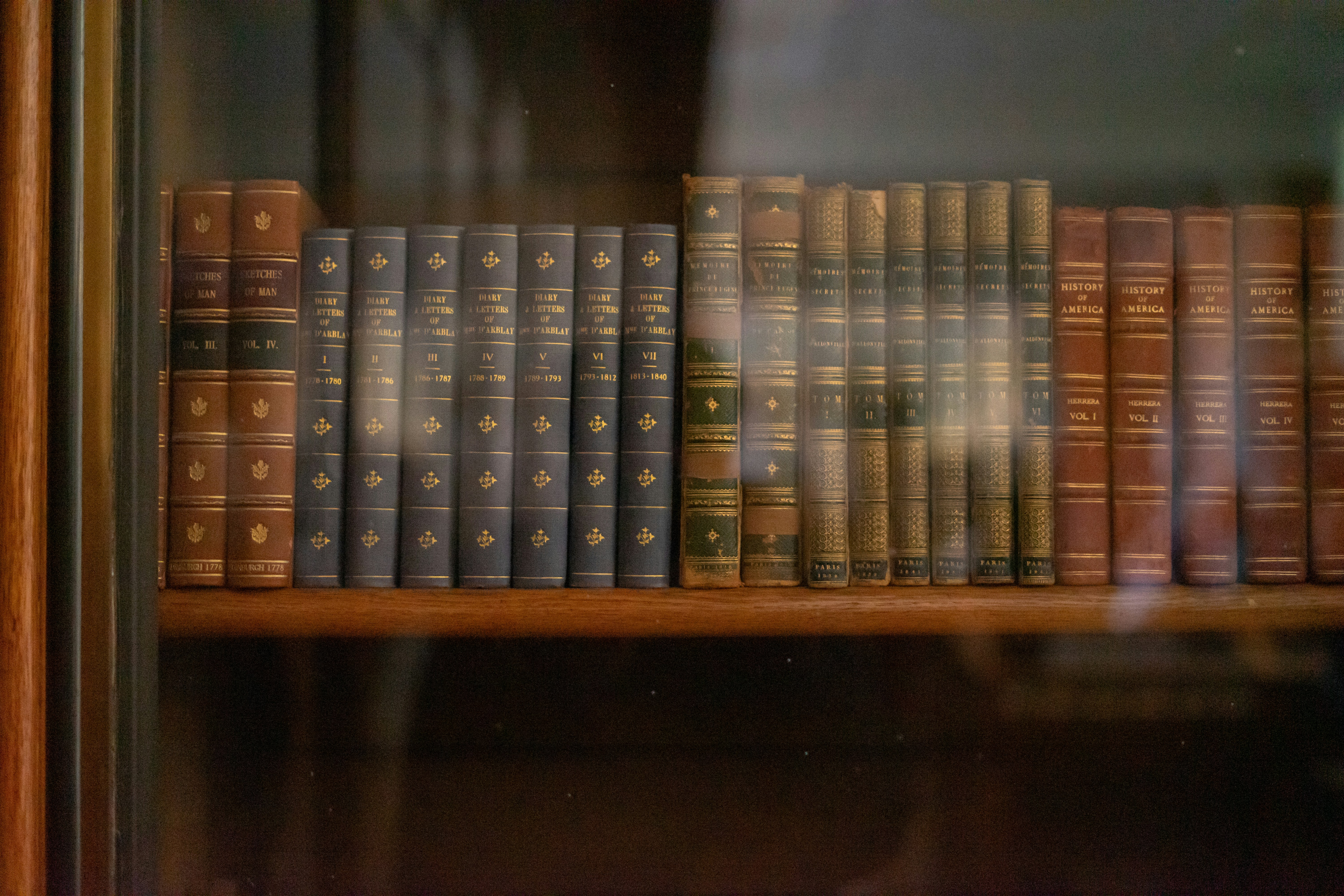 Sanctuaires de papier : l'art secret des bibliothèques privées qui redéfinissent l'intérieur cultivé