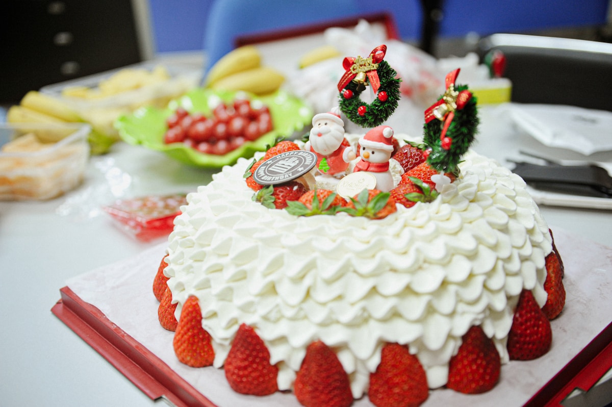 How Do I Stop Fresh Strawberries From Ruining My Cake Frosting?