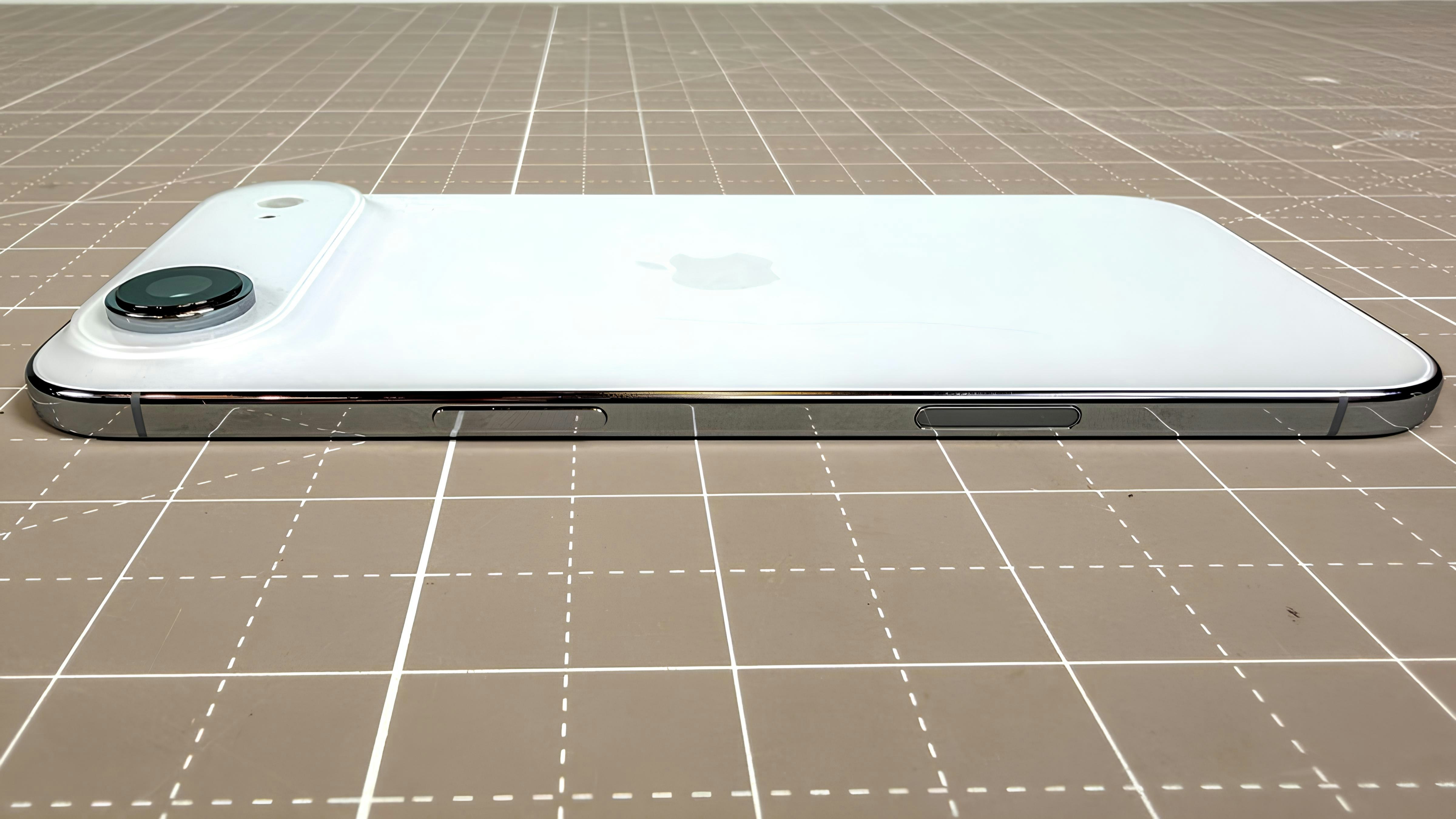 iPhone Airの薄さを強調