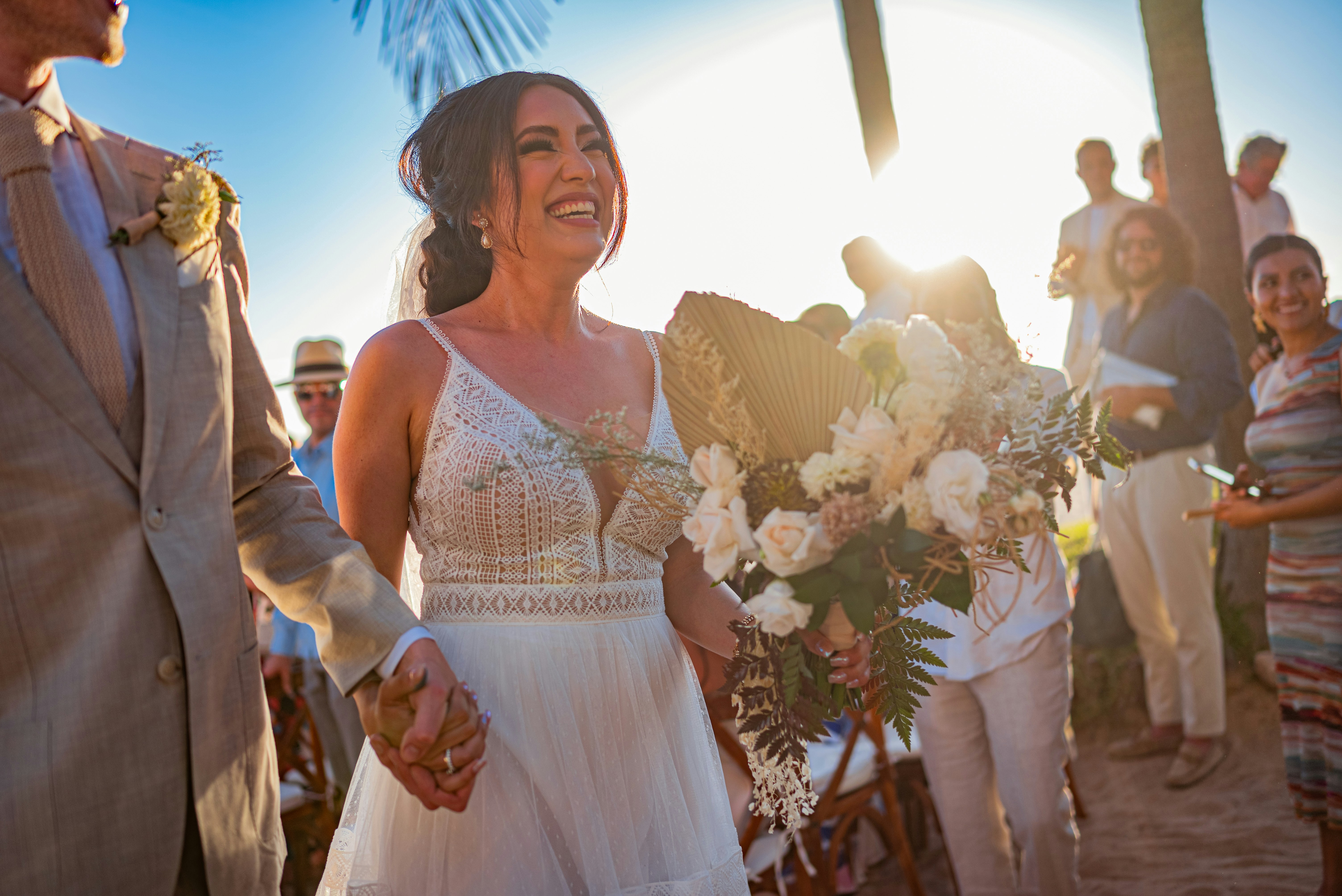 wedding aisle, bride walking, romantic, elegant, ilustrasi artikel First Look vs. Aisle Walk: Which Wedding Entrance is Right for You? 3