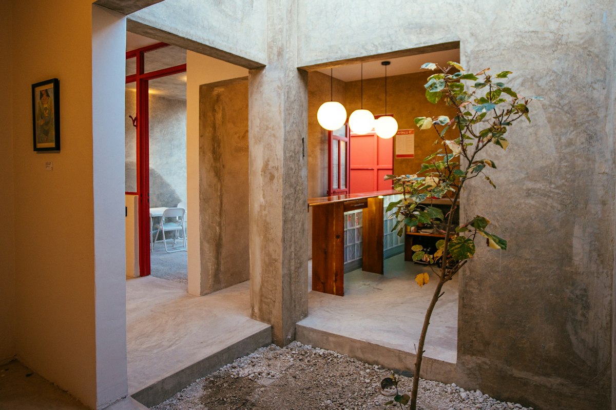 Pátio Interno: Como o Vazio Central Está Trazendo Luz e Ventilação Natural para Projetos de Alto Padrão
