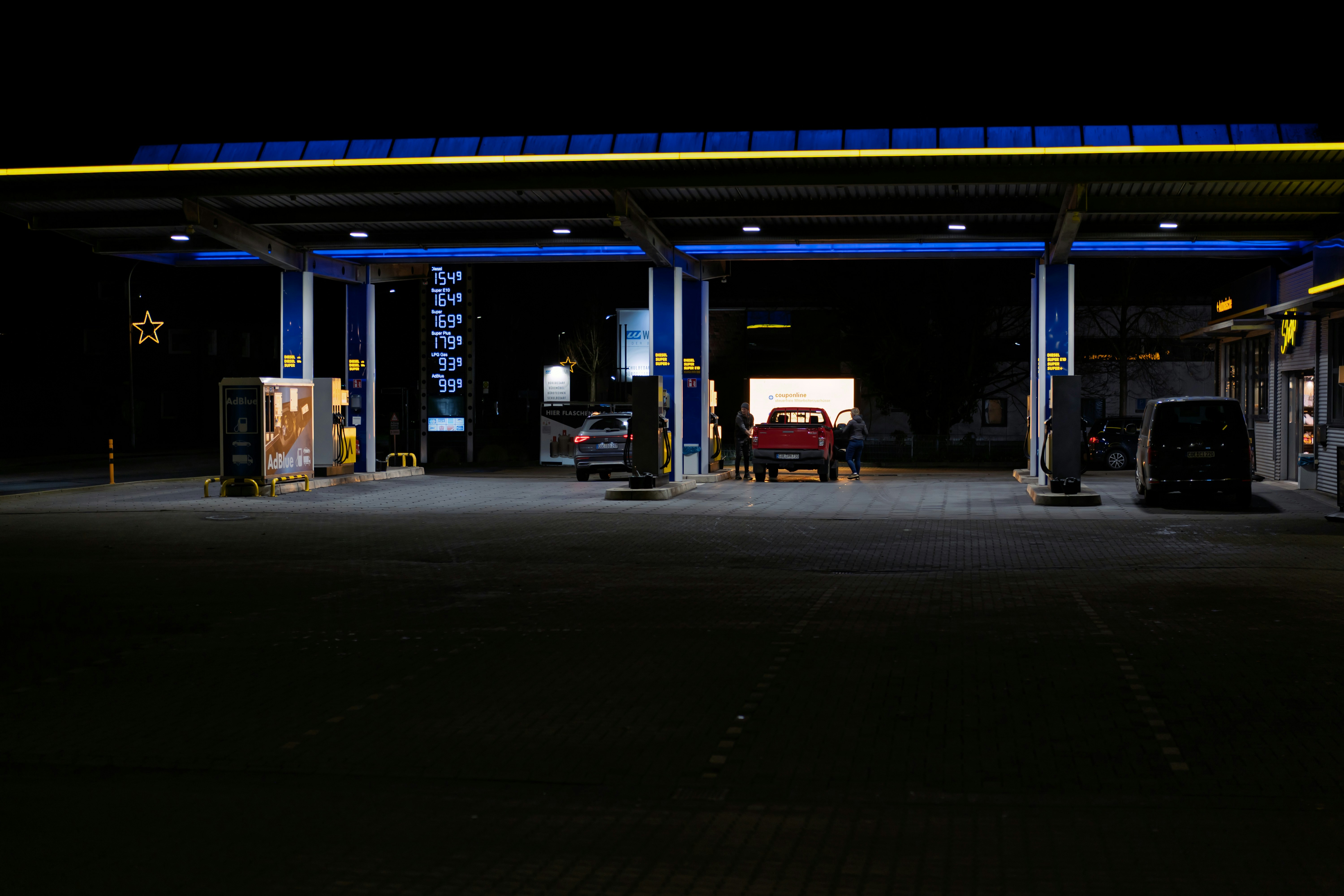 AdBlue lisäaineen tankkaus autoon