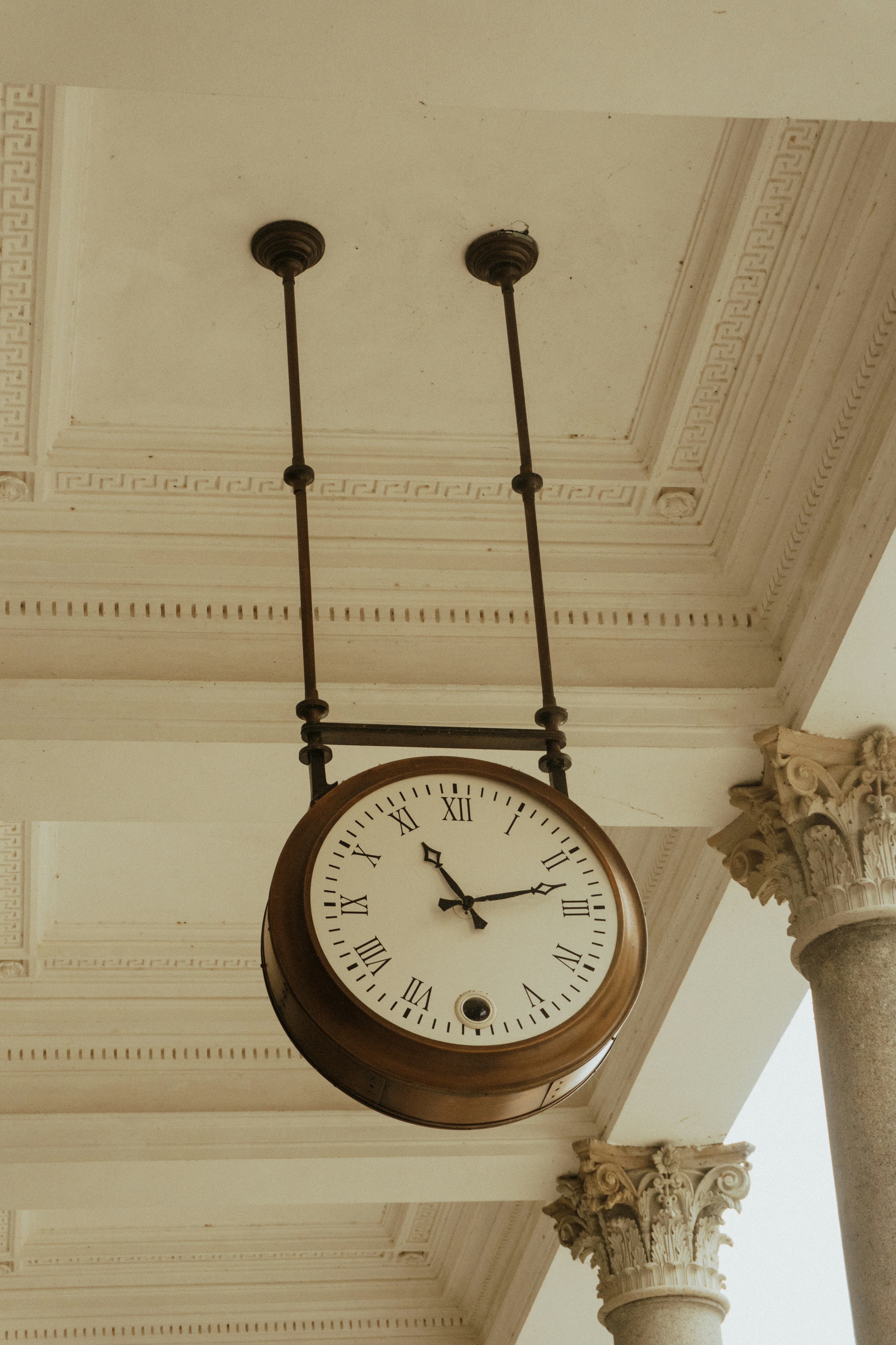 The Evolution of World Clocks in 2026: Smart, Sustainable Timekeeping for Modern Travelers