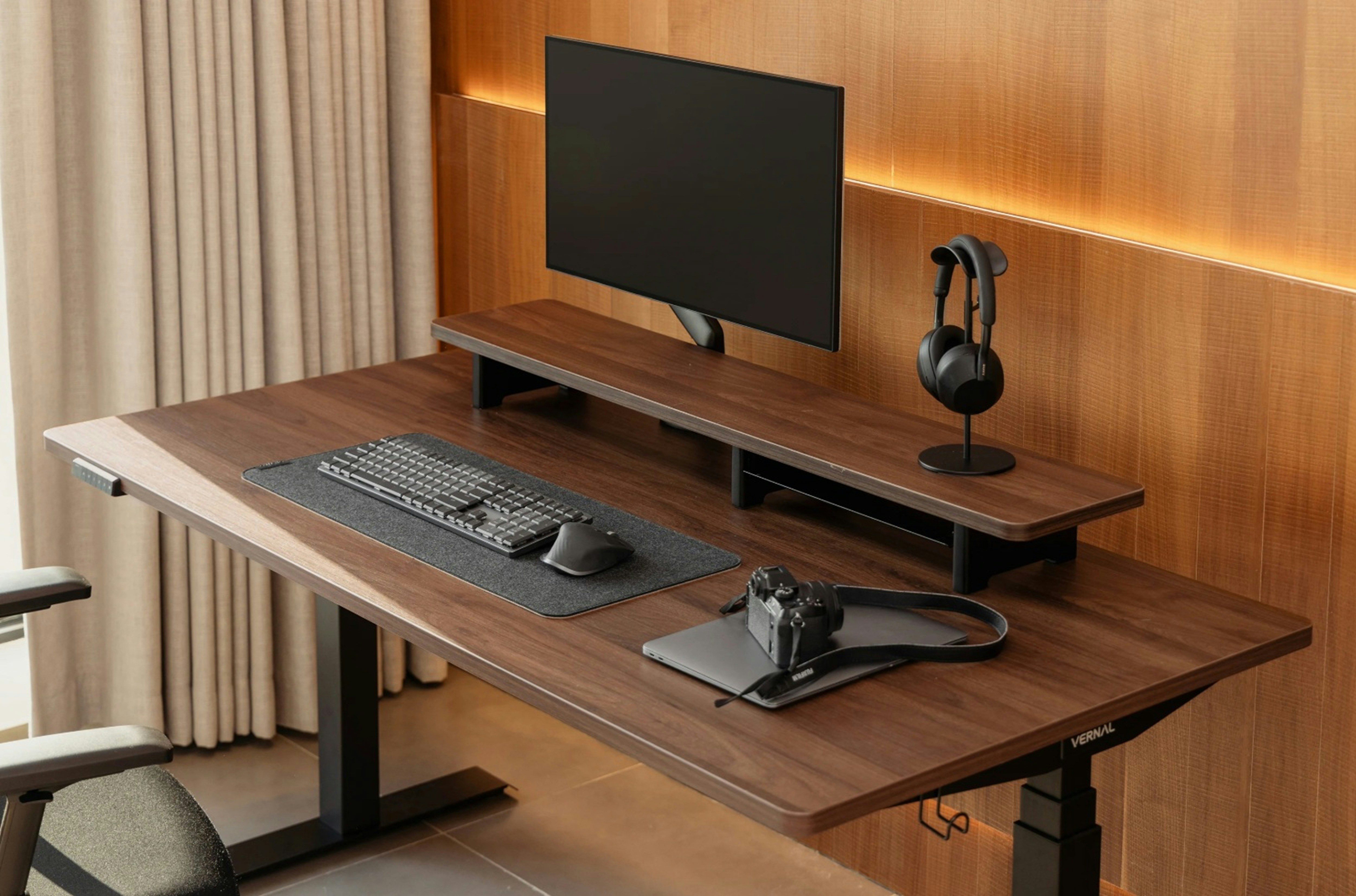 Adjustable desk setup