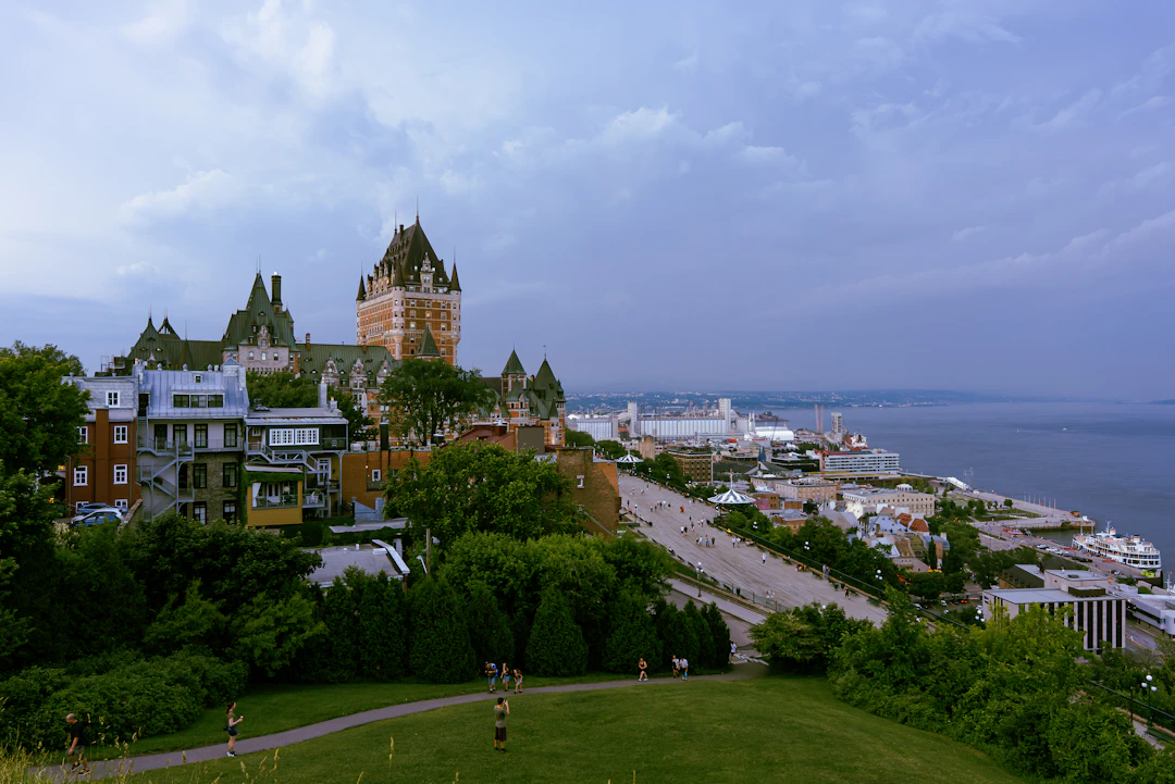 7-Day USA & Canada Budget Scenic Route in April