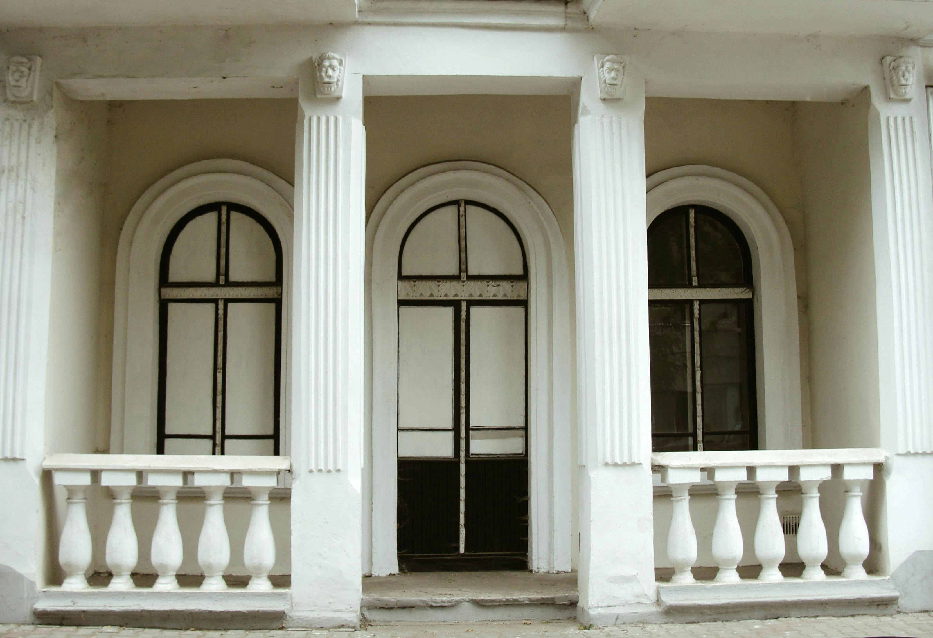 grey balcony decor, wallpaper, Grey Balcony Ideas: Creating Cozy Outdoor Spaces 5