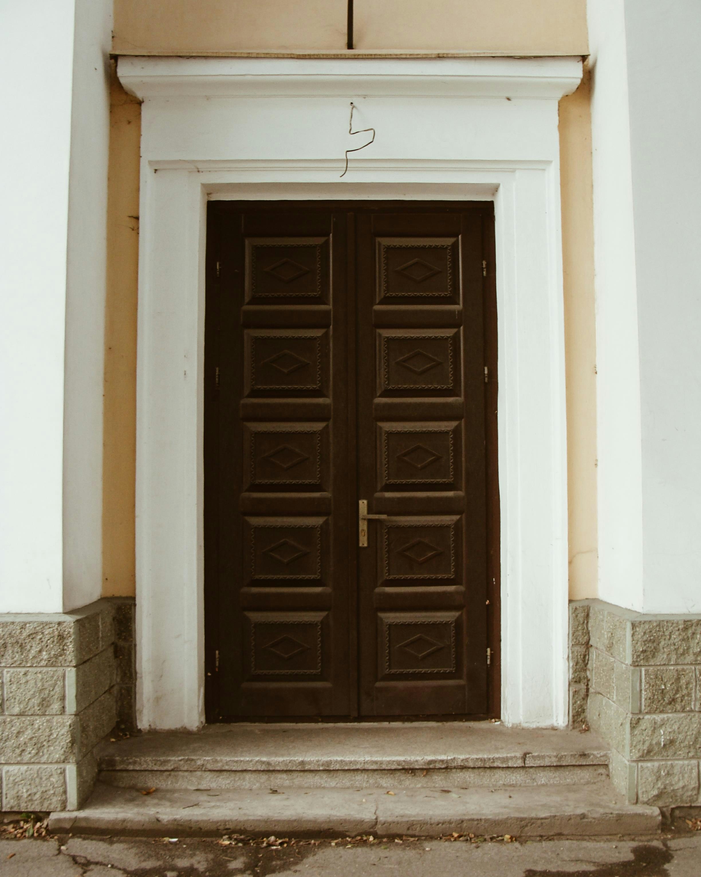 elegant entryway wallpaper, wallpaper, Entryway Chandelier: A Guide to Stylish Illumination 4