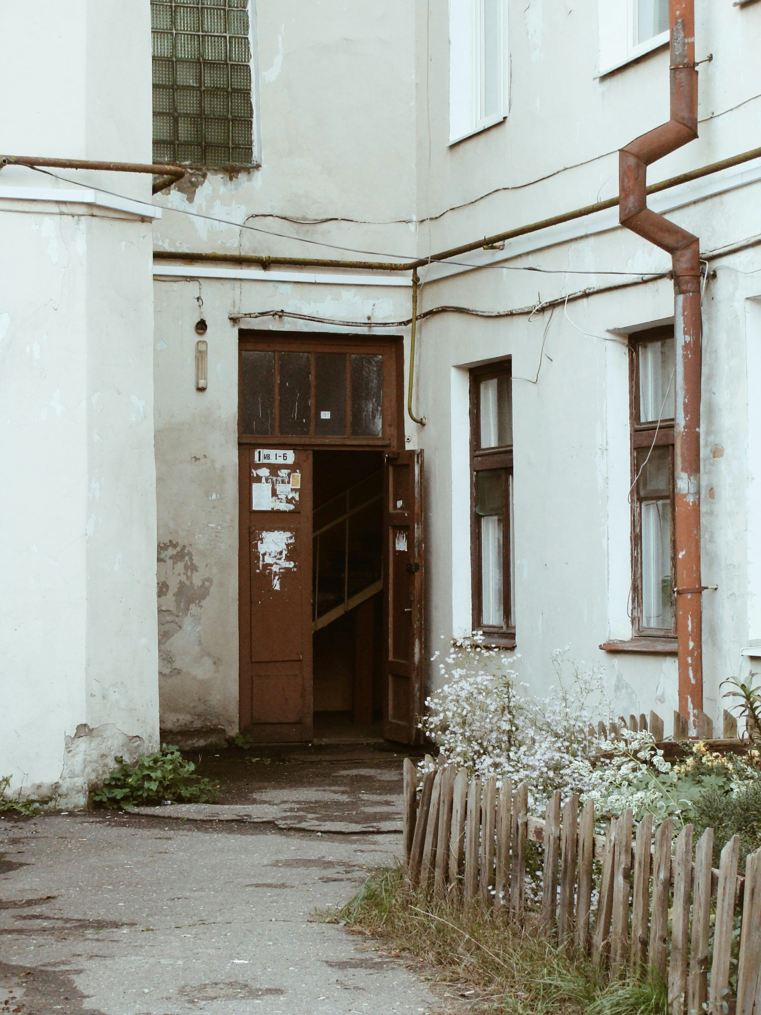 Professional door repair service