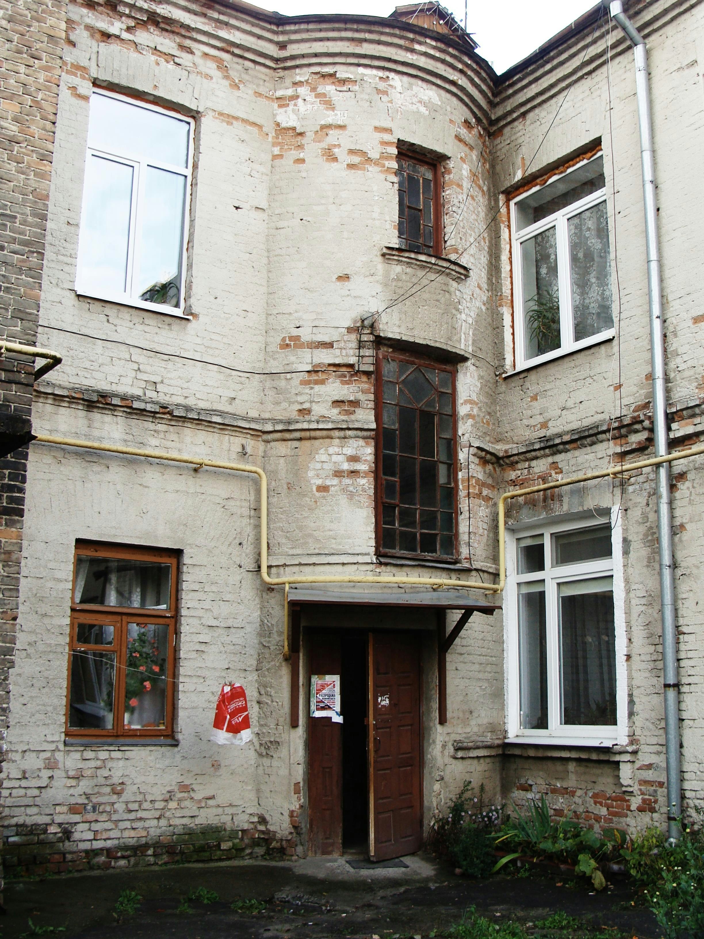 rustic apartment interior, wallpaper, Rustic Small Apartment: Space Saving Hacks 5