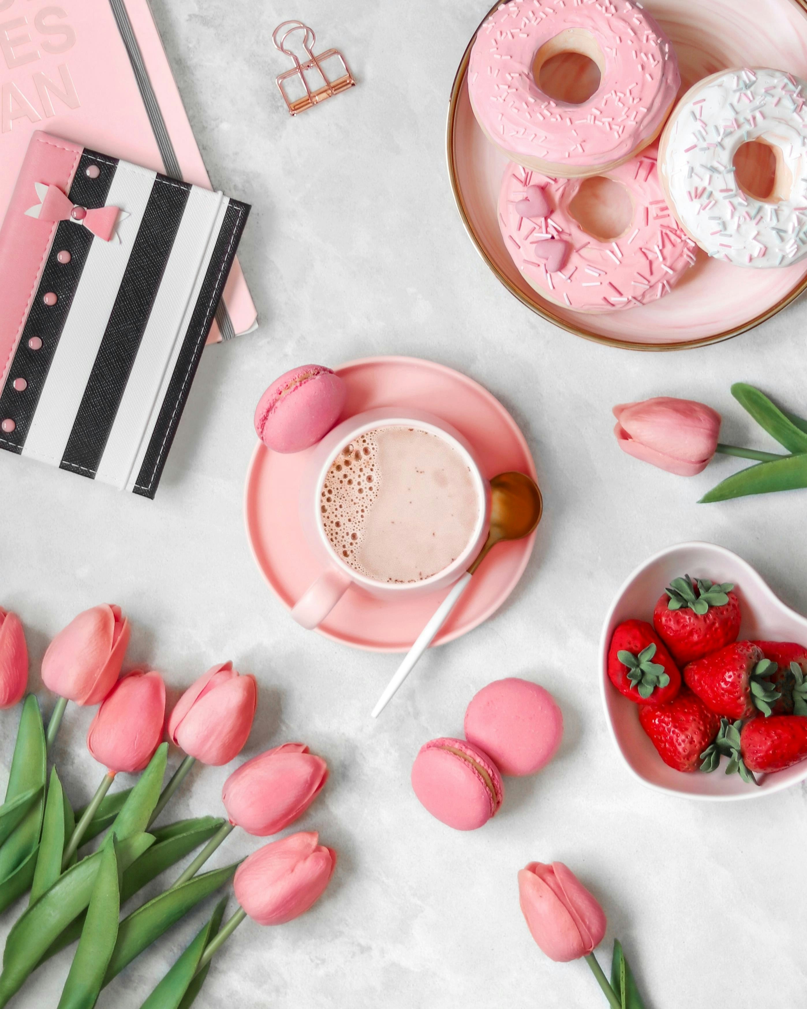 brunch pastel colors, wallpaper, Host a Post-Wedding Brunch: Ideas & Checklist 2