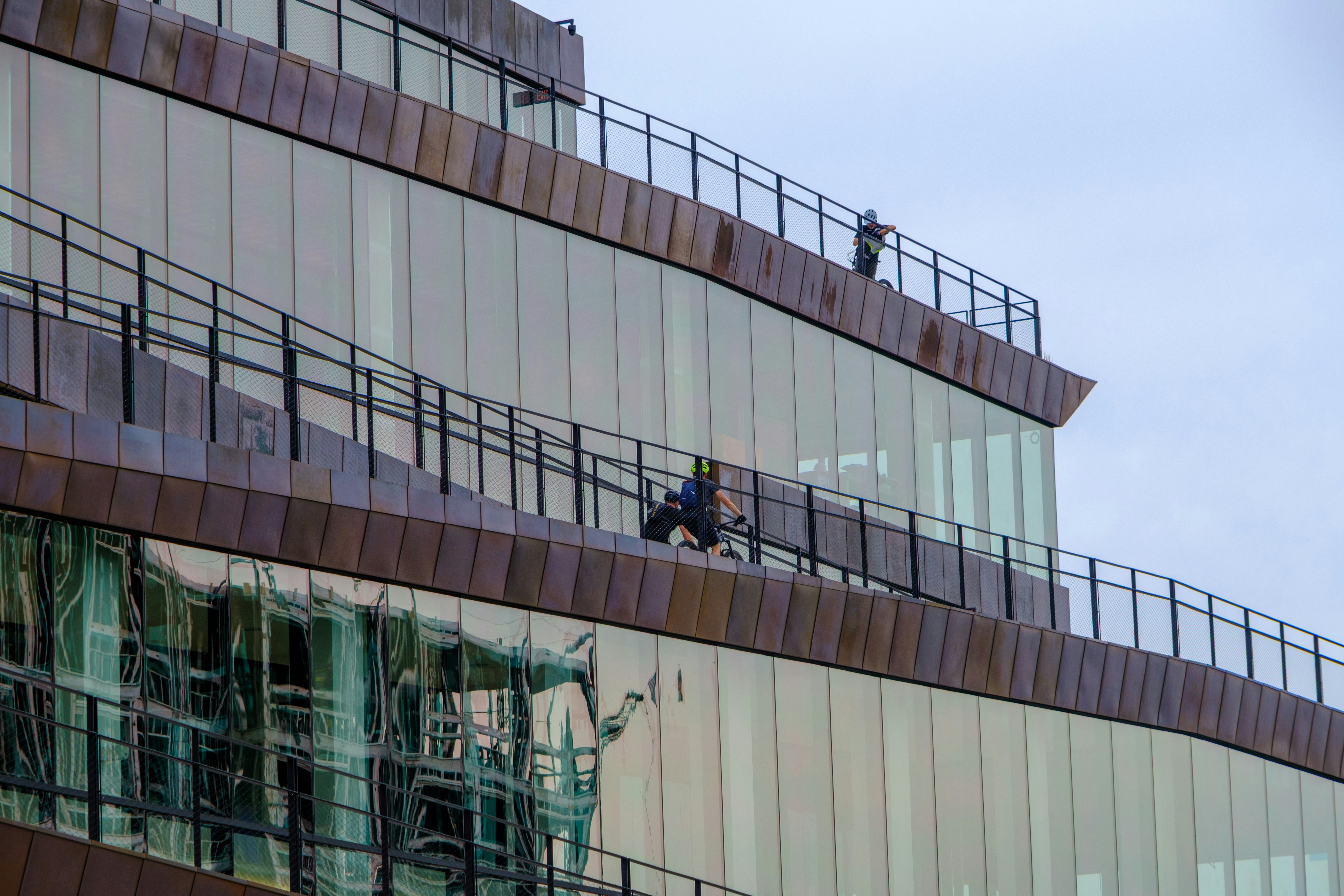 Safety hazards on an active building site in New Orleans