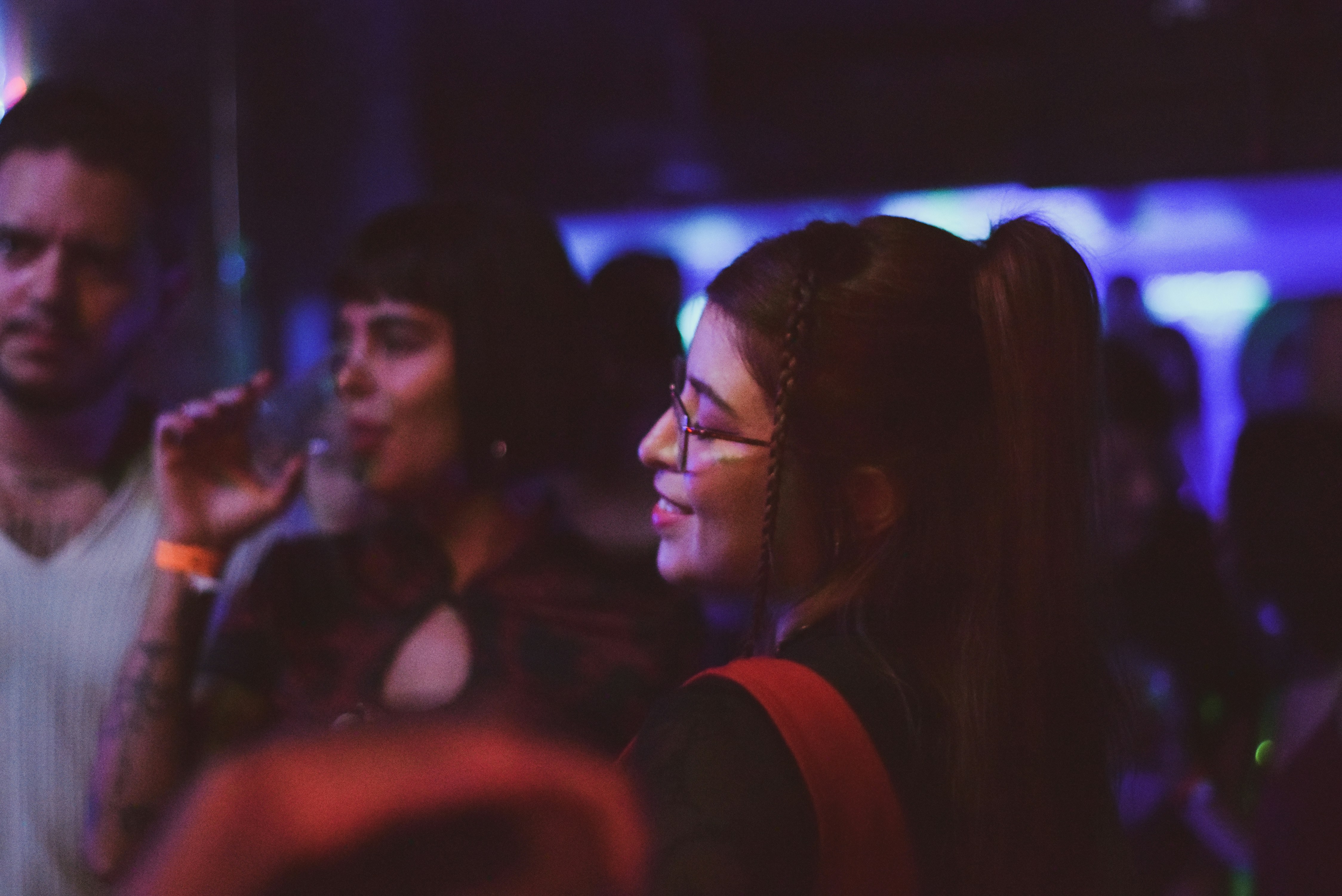 Flying Solo at Social Events Is a Power Move — Here's Why