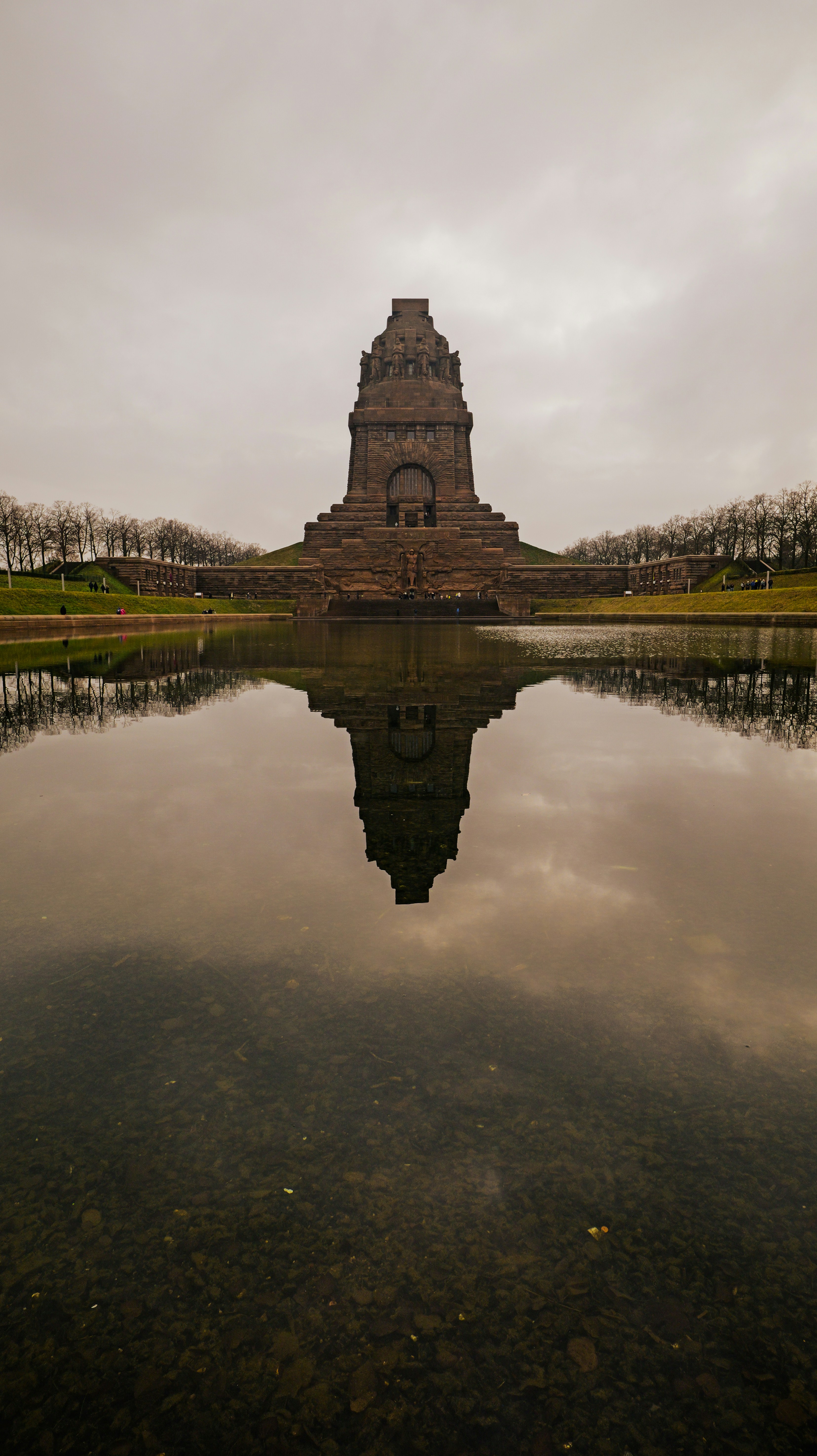 Monument reflected in calm water under cloudy sky - monument-reflected-in-calm-water-under-cloudy-sky-4nBcrf21mdI