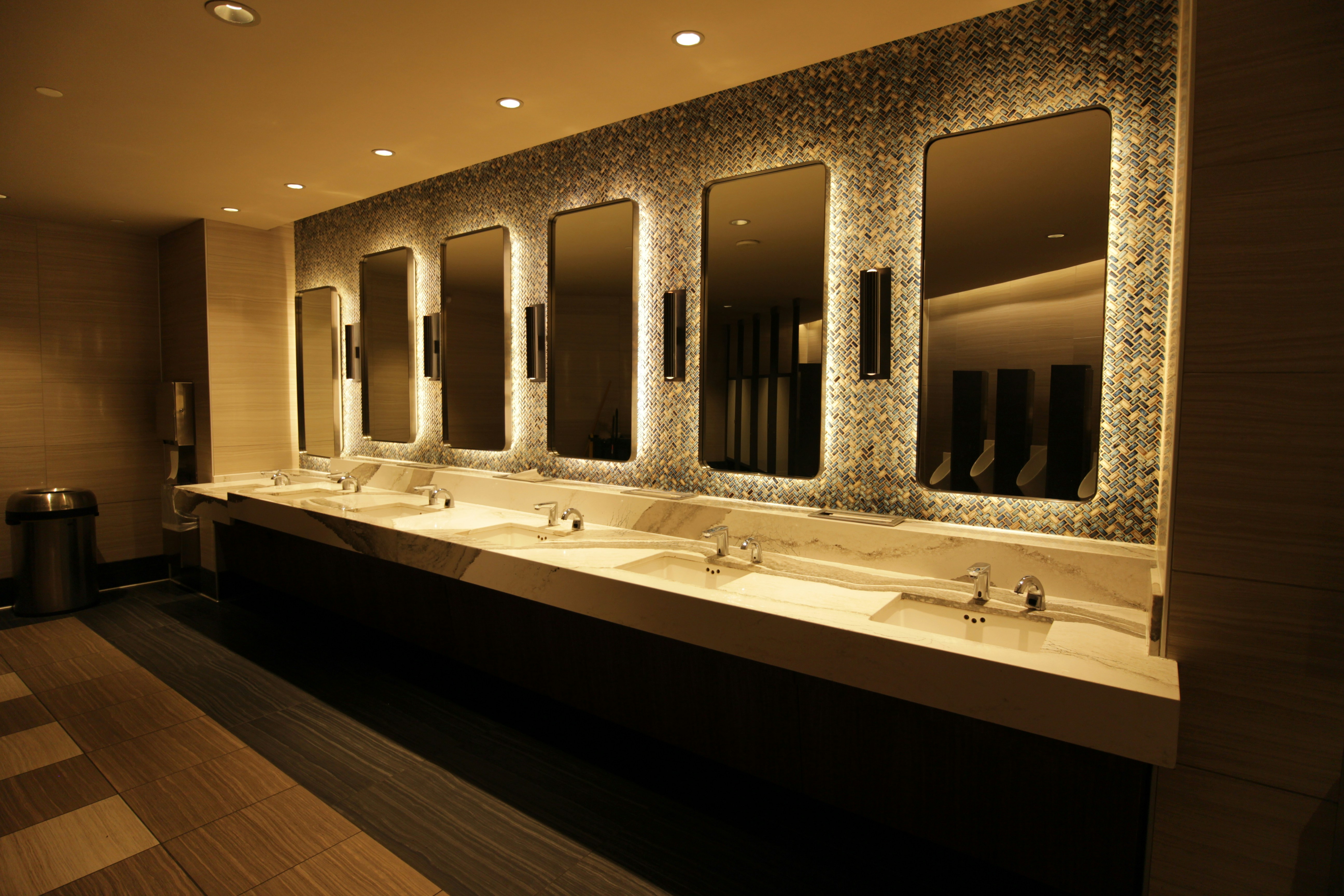 Double vanity with vessel sinks
