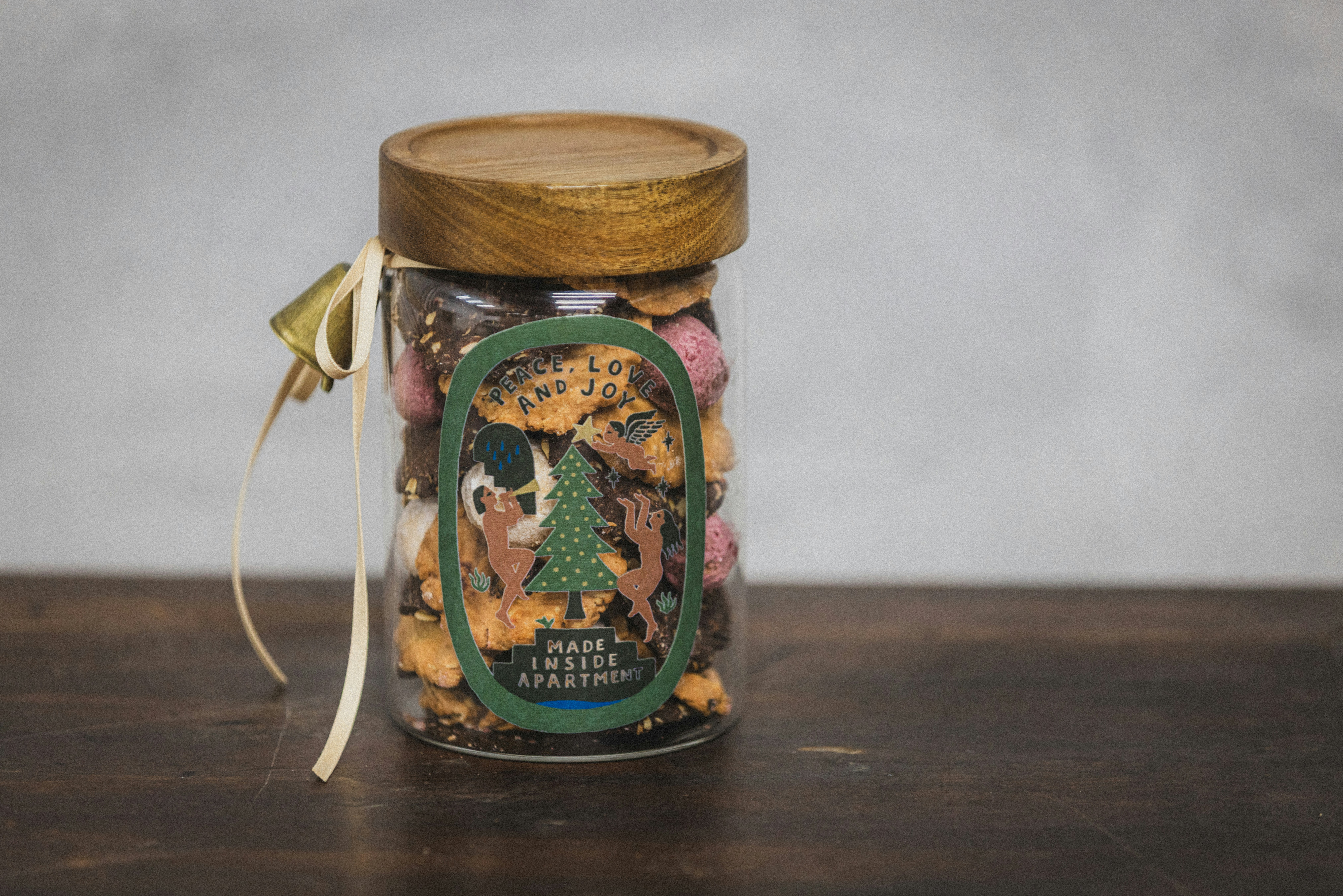 Cookies in a jar with wooden lid and ribbon