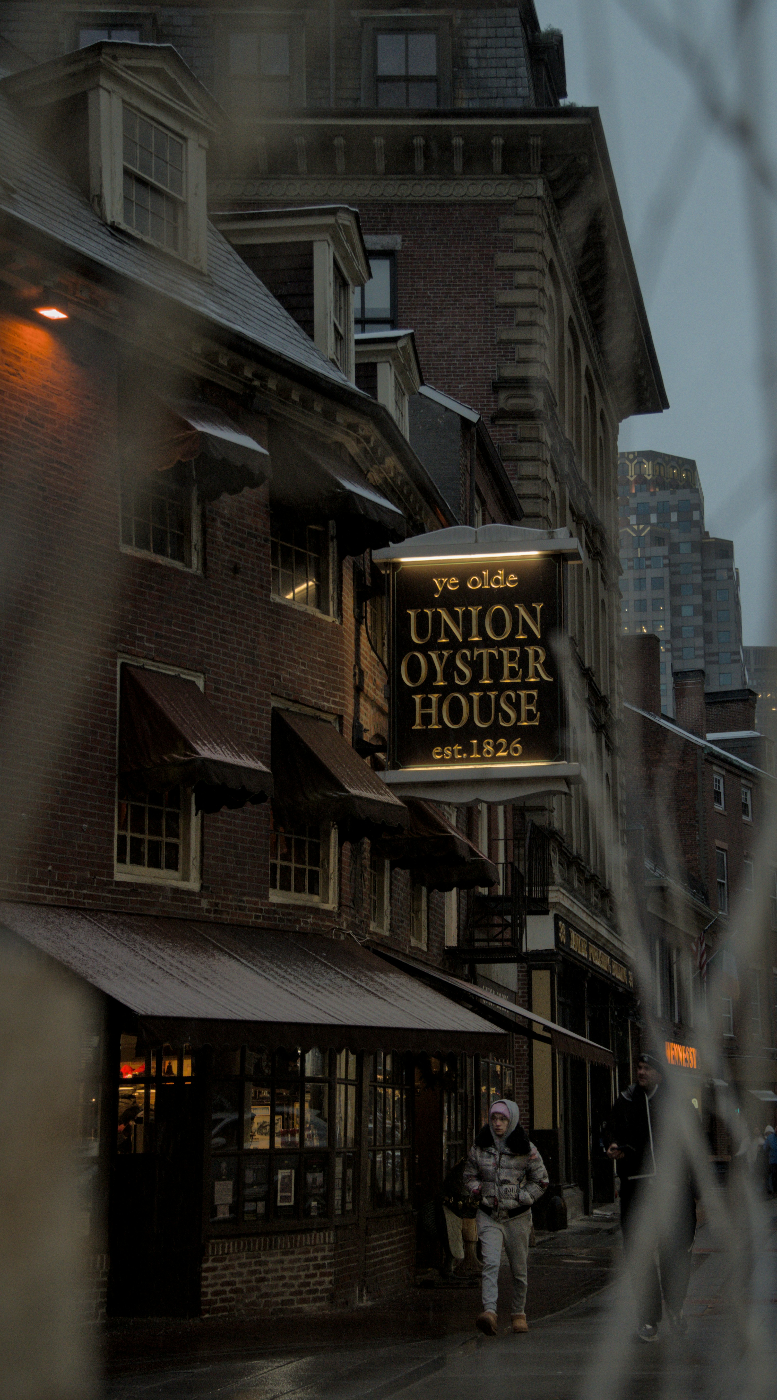 Ye olde union oyster house restaurant in boston at dusk