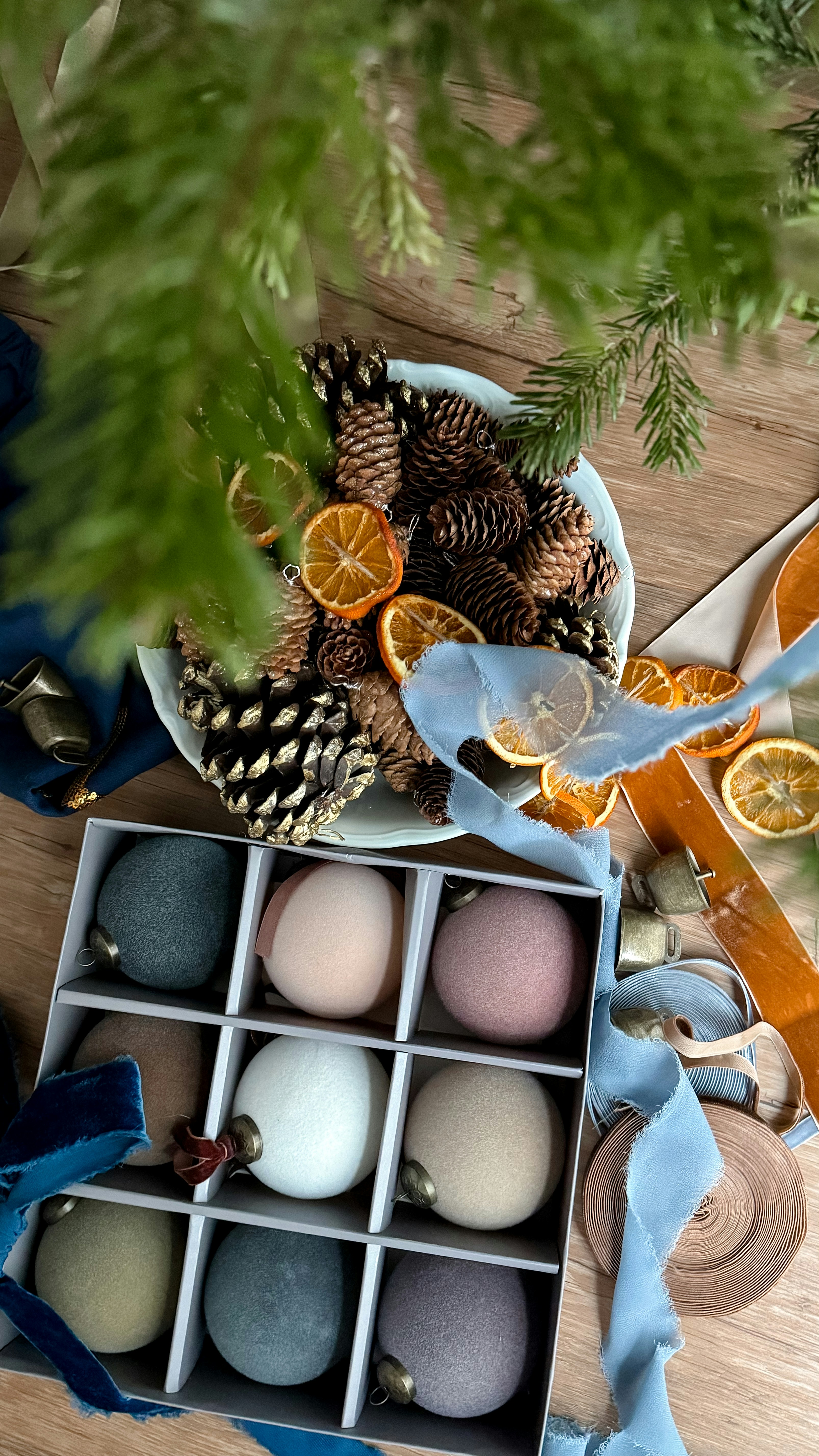 festive craft supplies, wallpaper, Crafts for Adults Christmas: Creative Ideas & DIY Holiday Projects 1