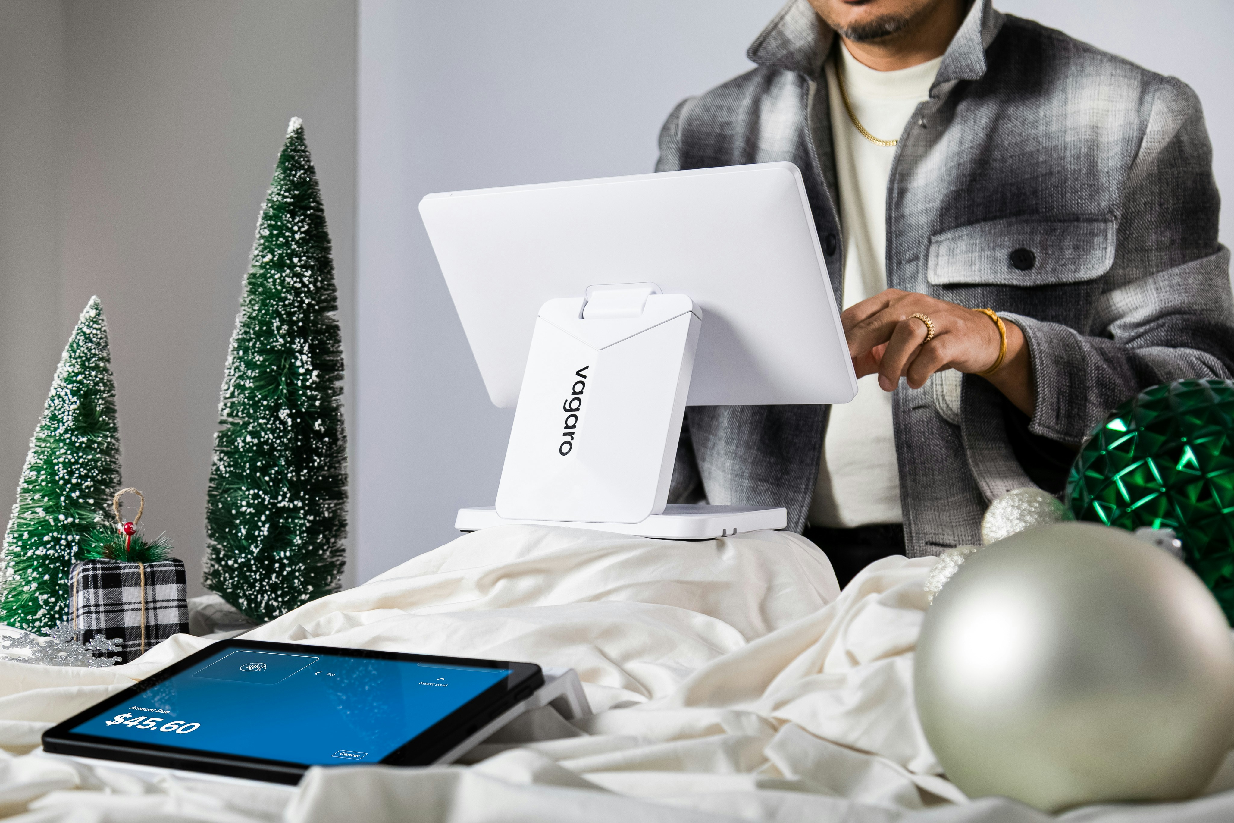 Retail Tech & Experience: How Makeup Stores Use Community Event Stacks in 2026