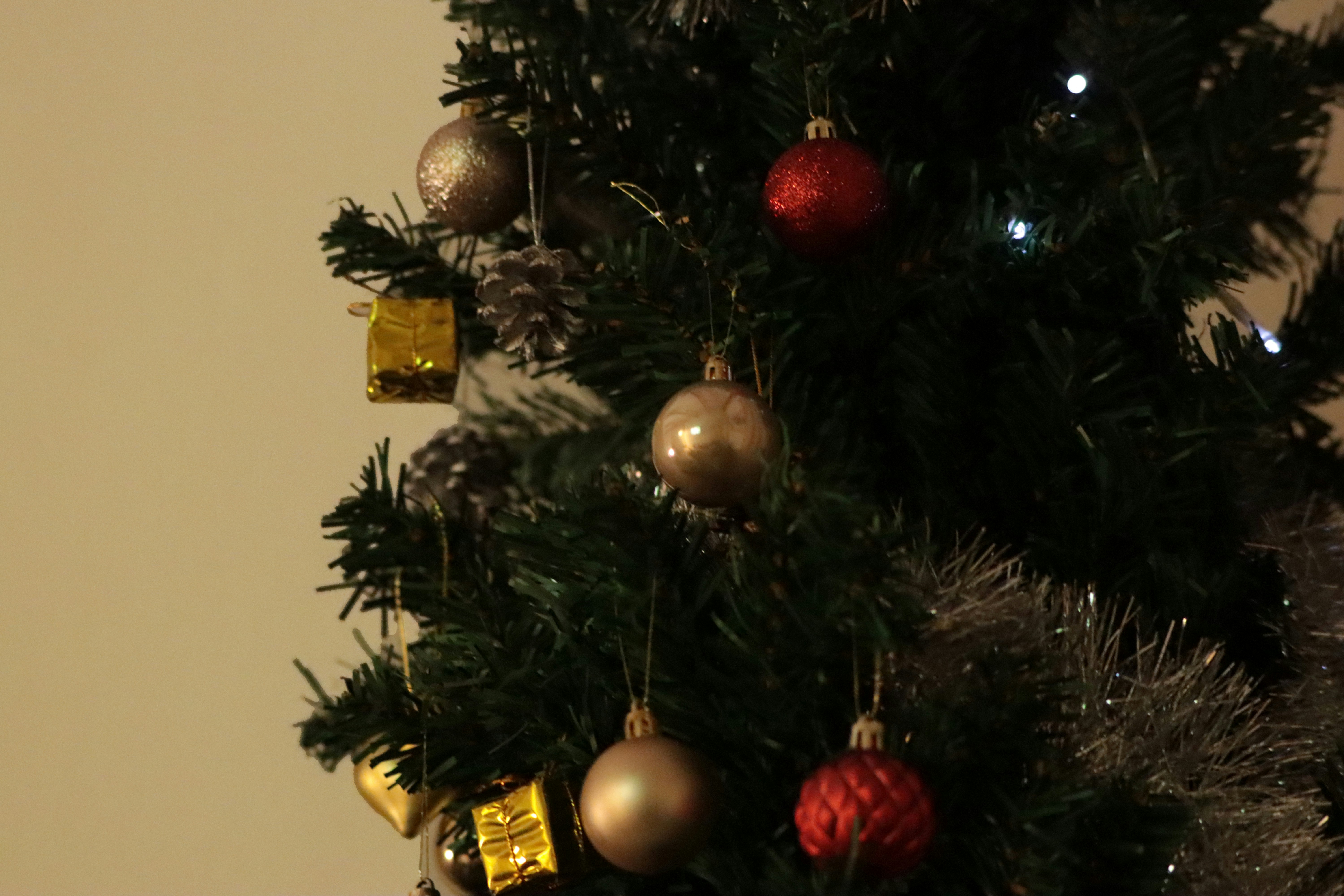 Decorated christmas tree with ornaments and lights