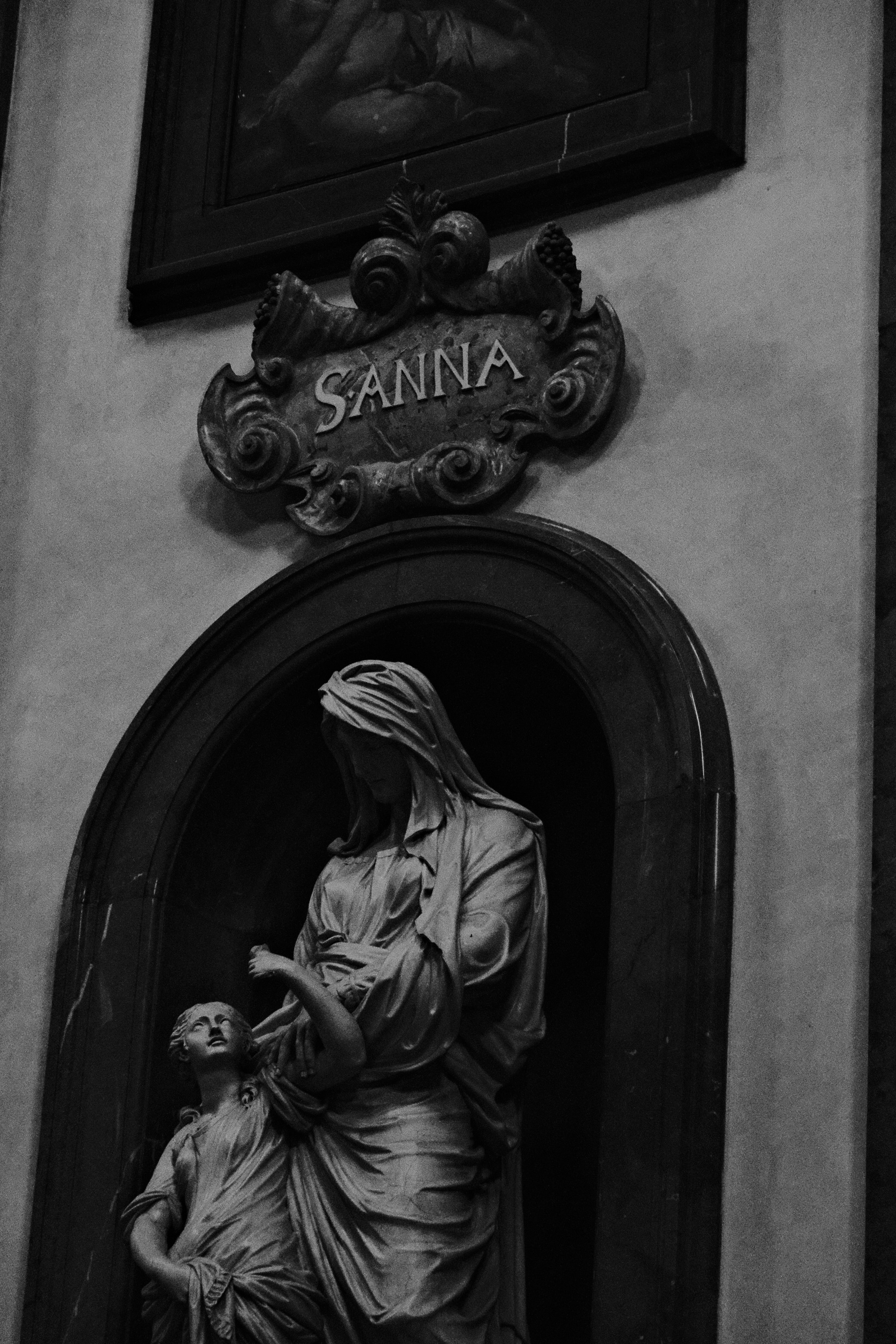 Sculpture of a veiled woman holding a child