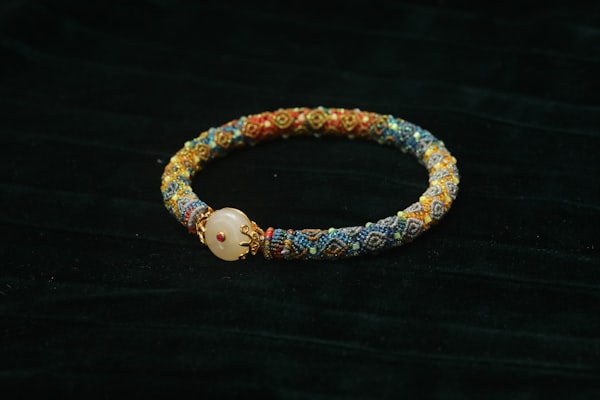 กำไลหยกขาวมุก