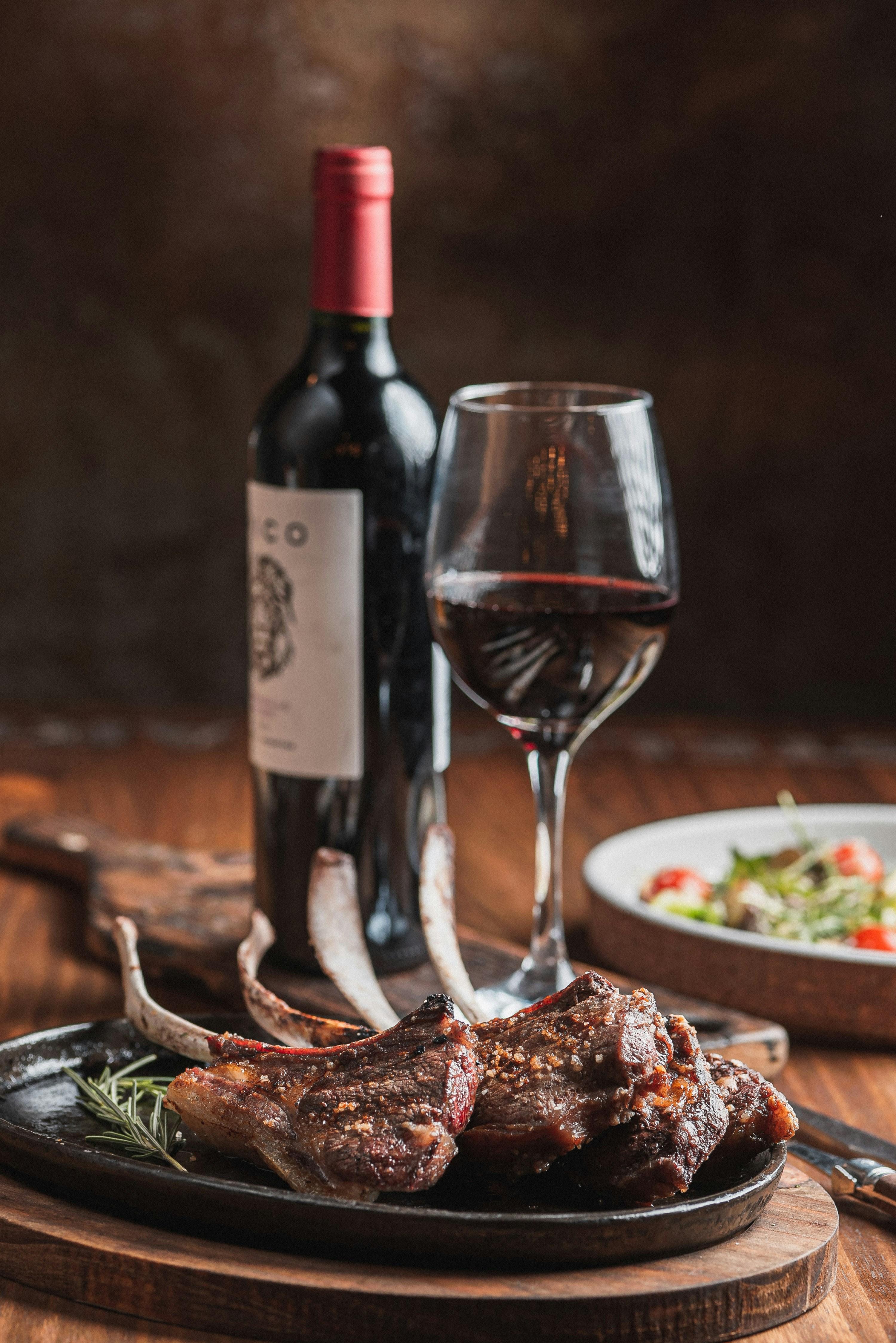 Rack of lamb with wine and salad photo – Free Dinner Image on Unsplash
