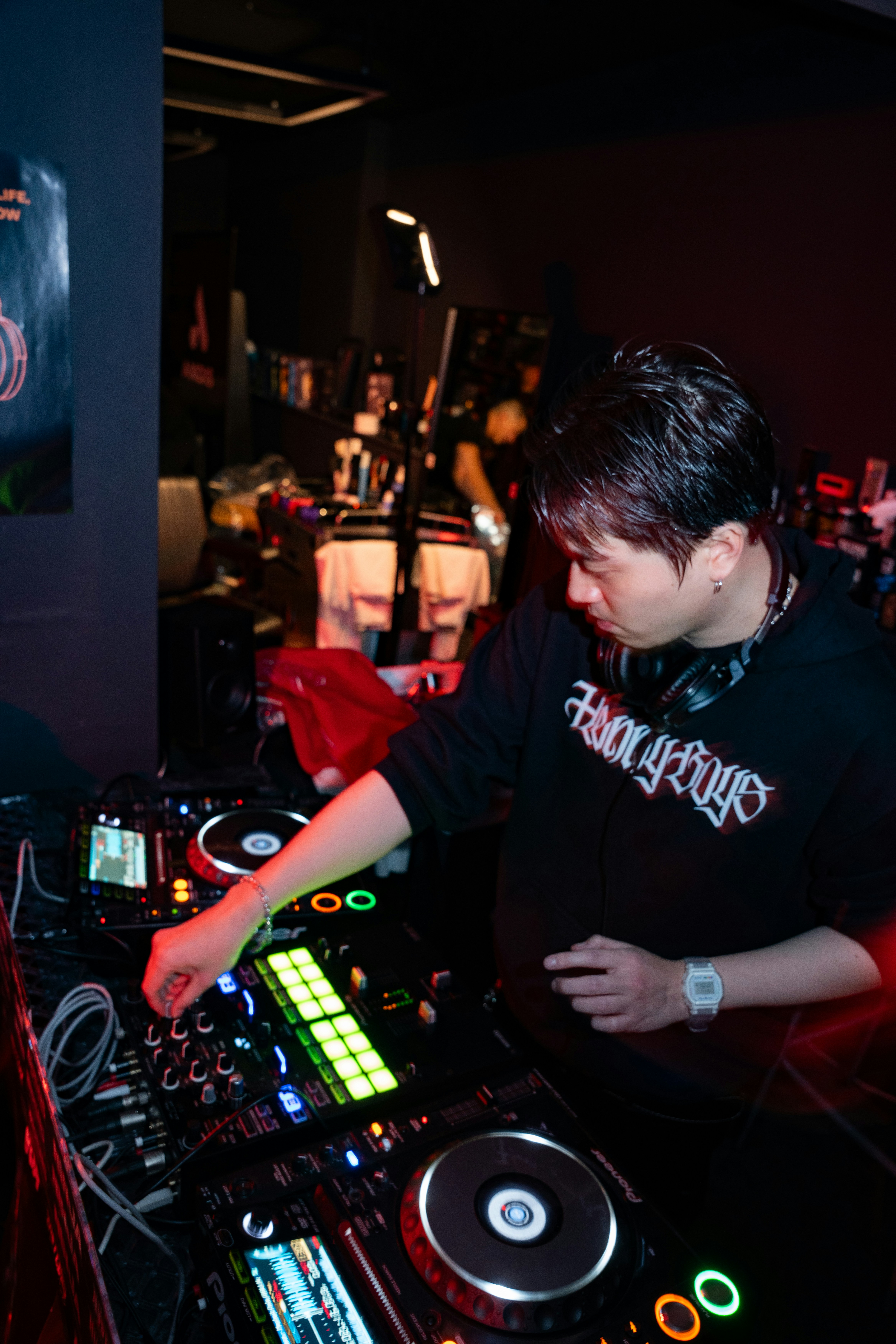 Dj mixing music on turntables and mixer