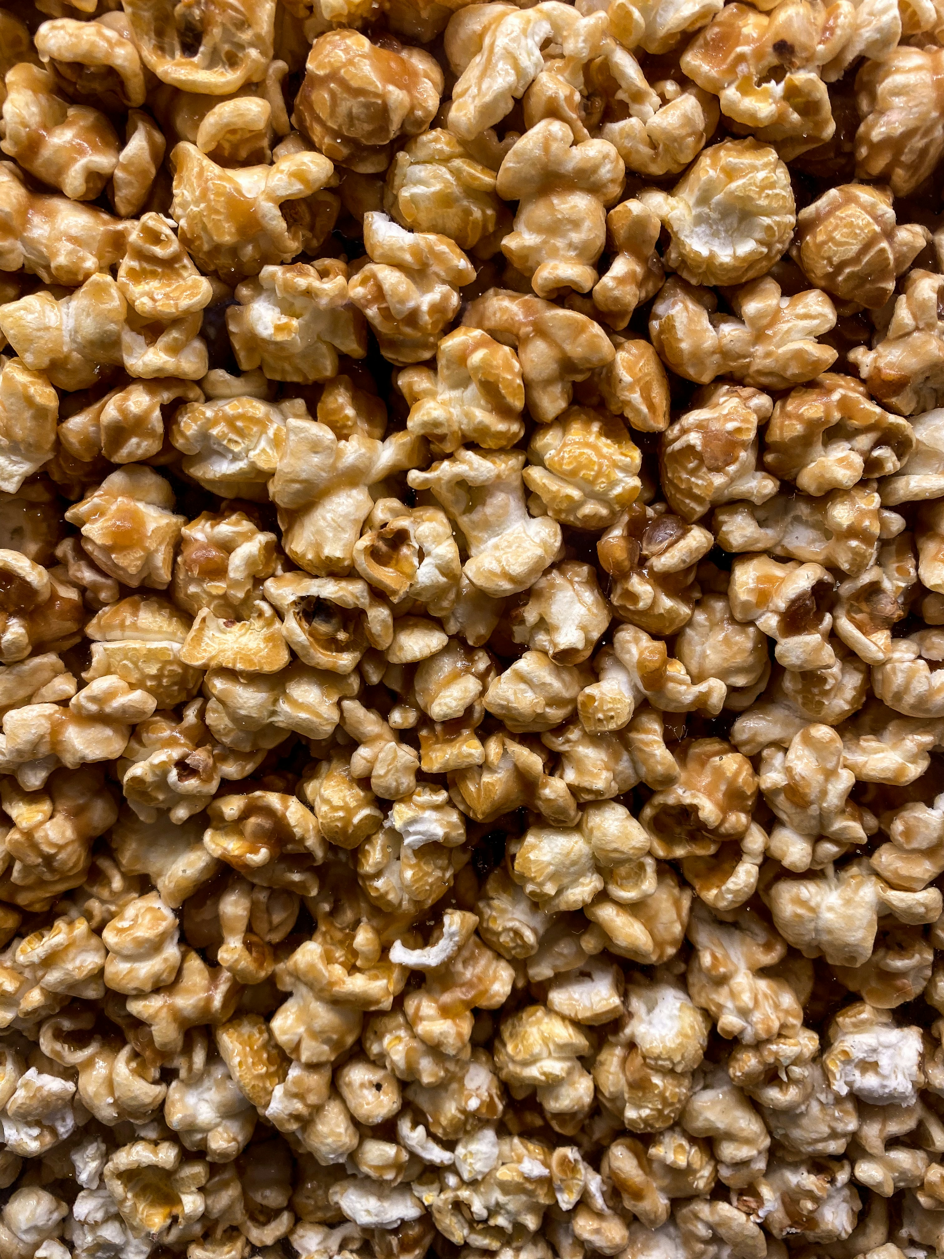 キャラメルポップコーンがフレーム全体に広がっています
