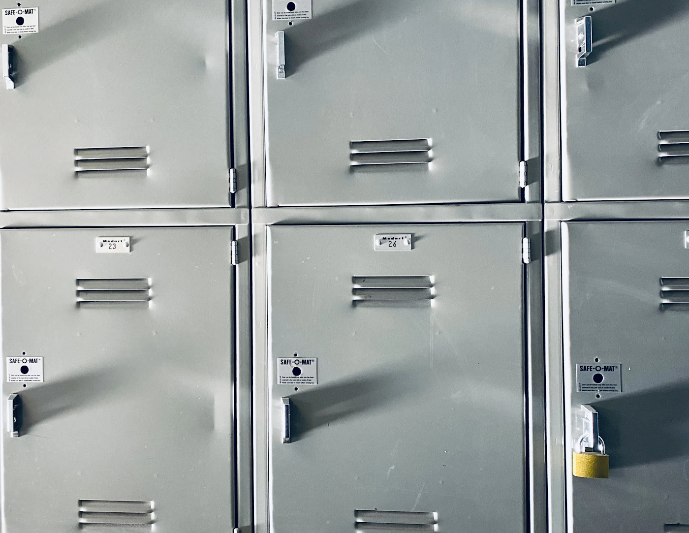 Lockable padlock alternative